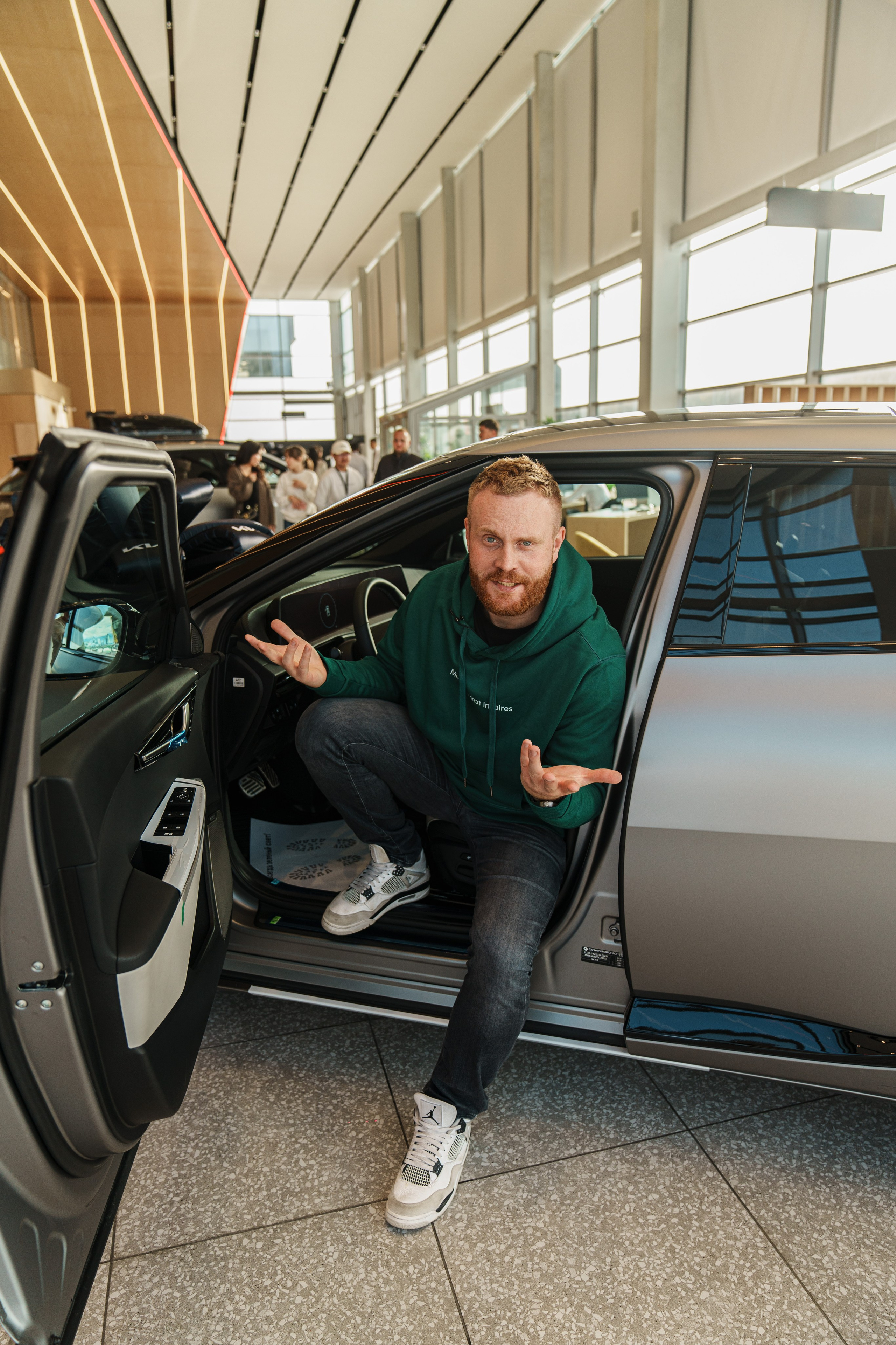 Kia EV6 Вручение Евгений Чебаткову. Фотограф TAULAN_1