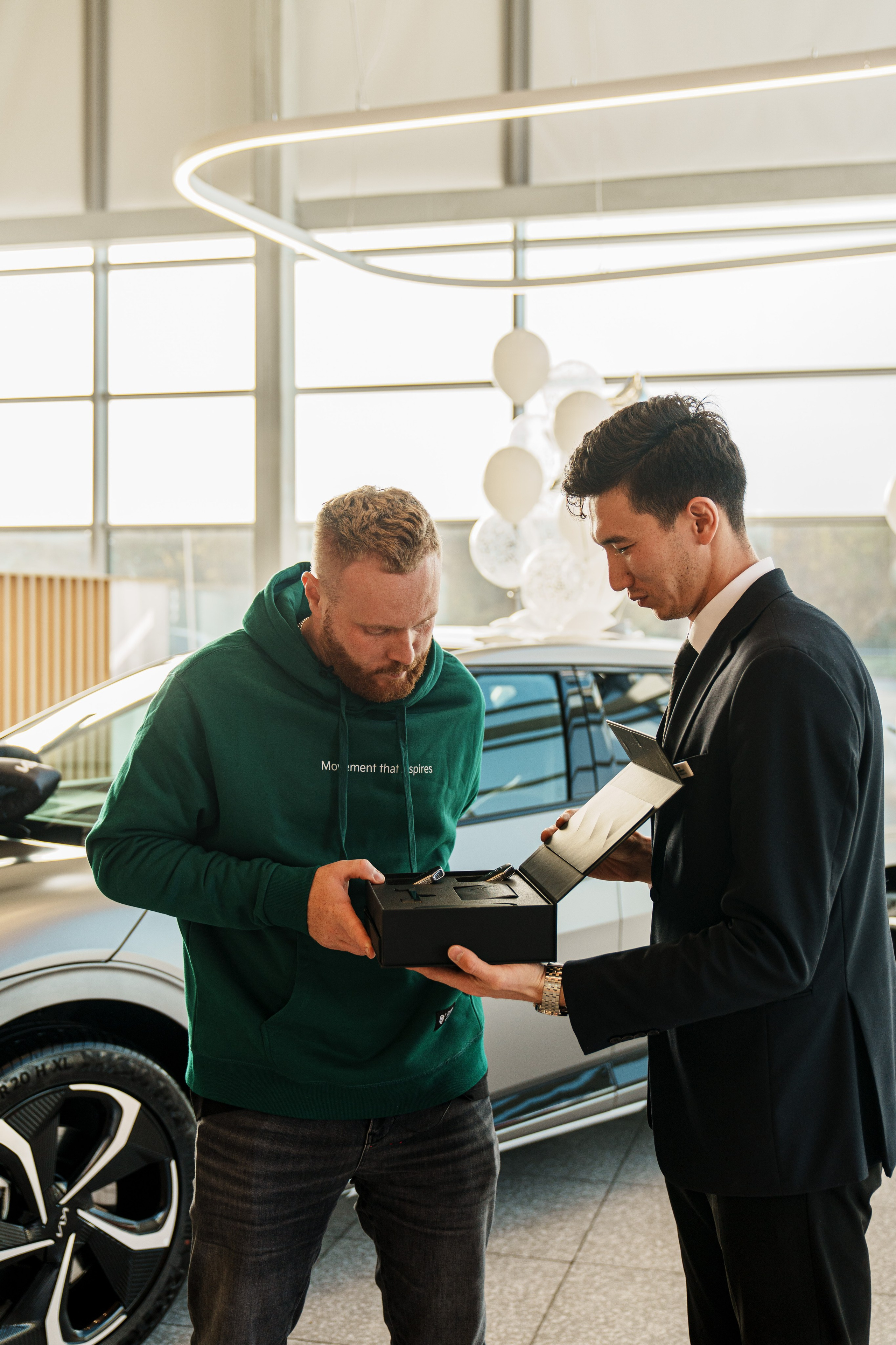 Kia EV6 Вручение Евгений Чебаткову. Фотограф TAULAN_1