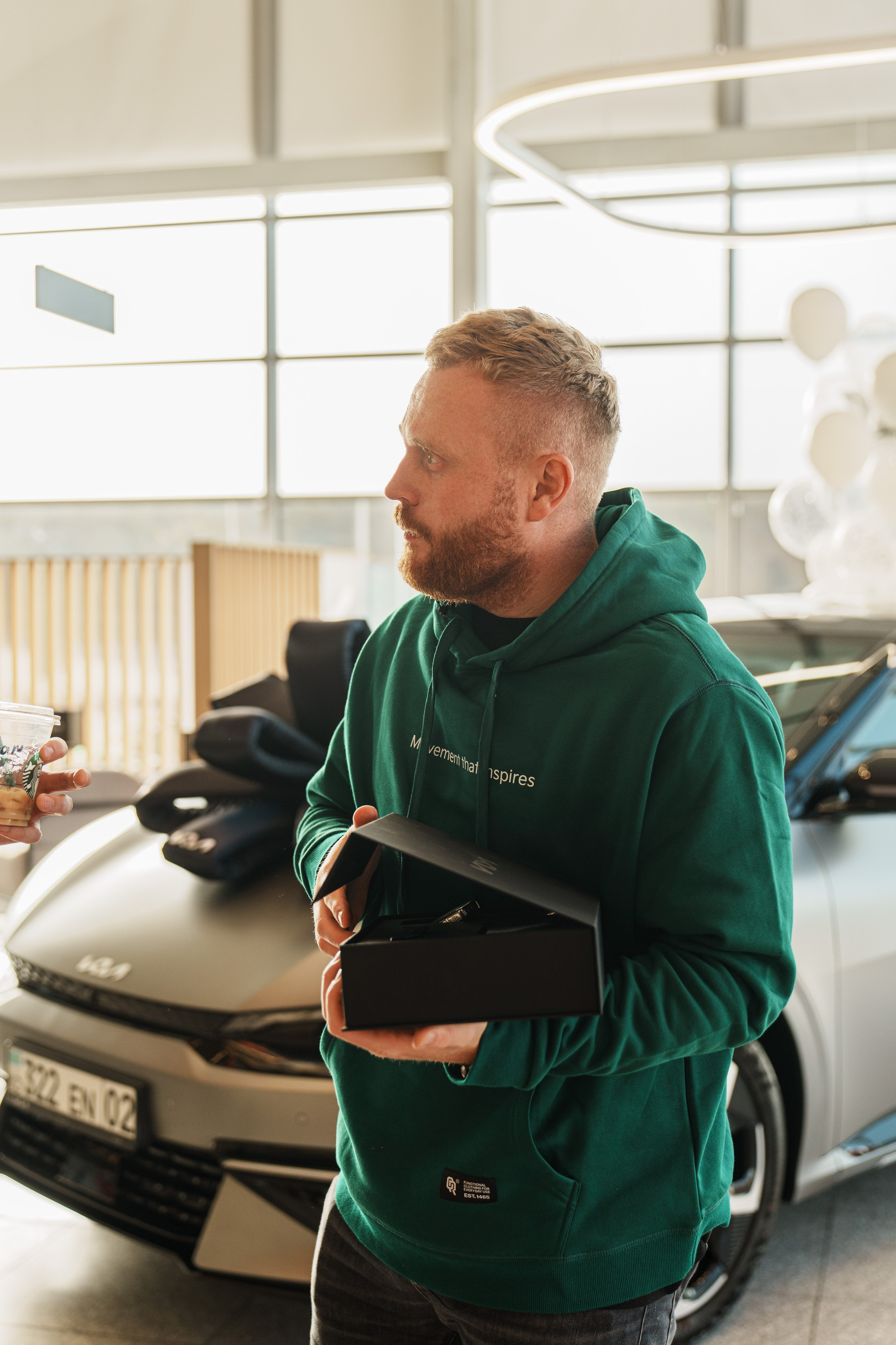 Kia EV6 Вручение Евгений Чебаткову. Фотограф TAULAN_1