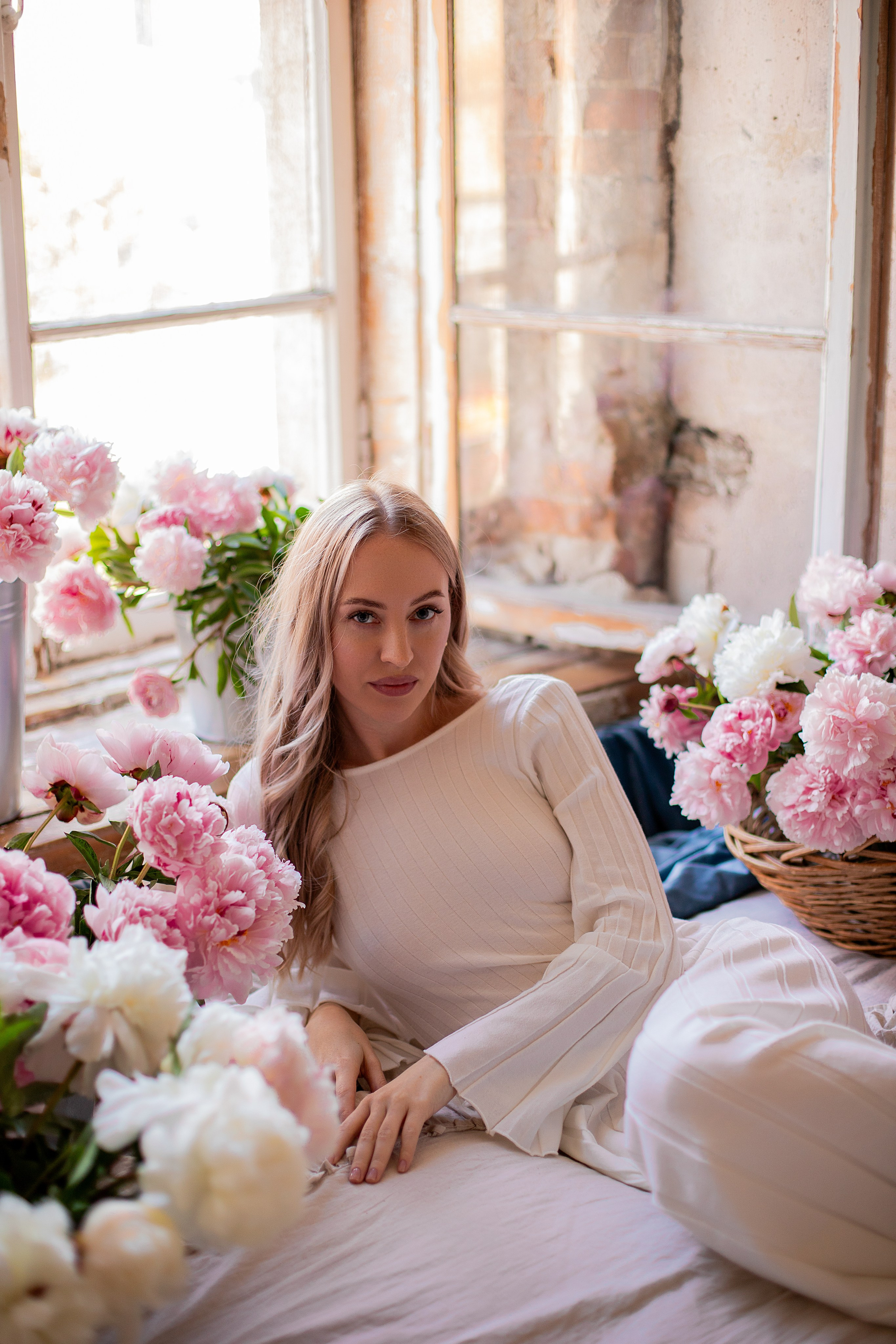 Съемка в живых пионах. Семейный и индивидуальный фотограф в Ростове-на-Дону