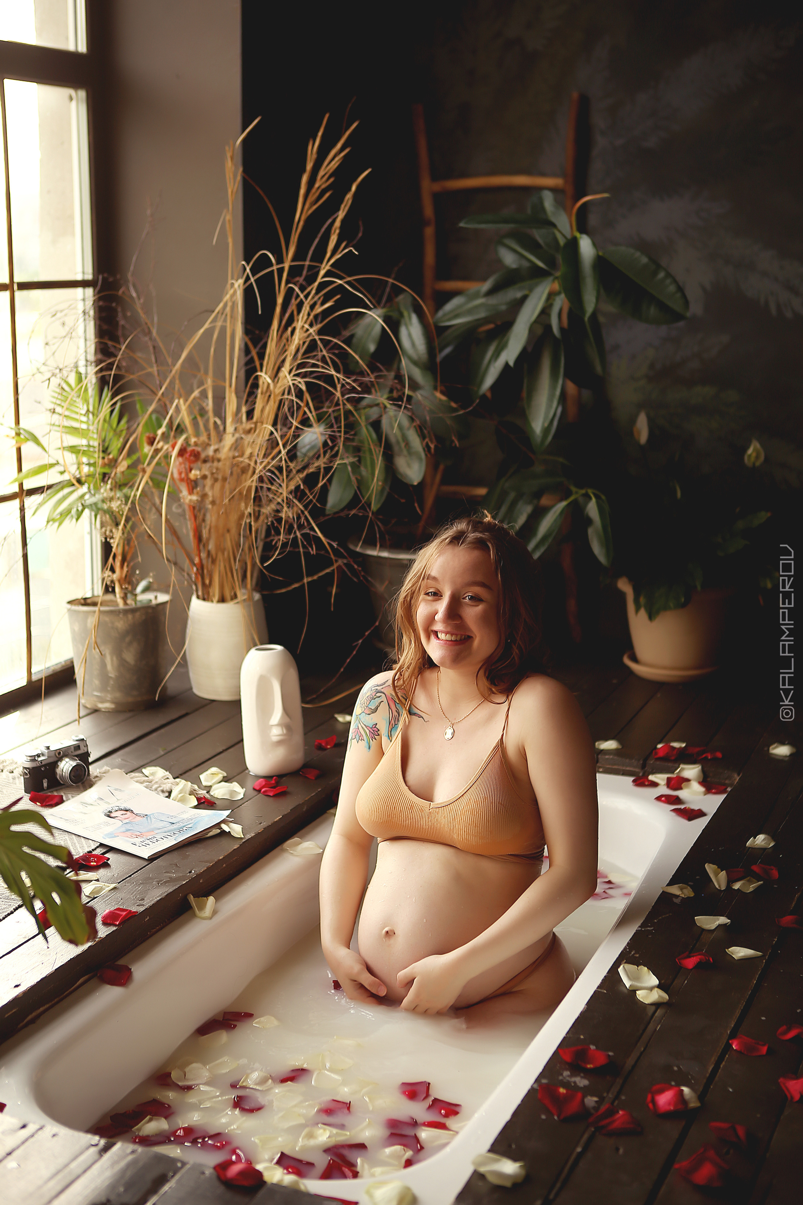 Беремняшка Дарья в побелке (ванна). Свадебный и предметный фотограф Ренат Каламперов