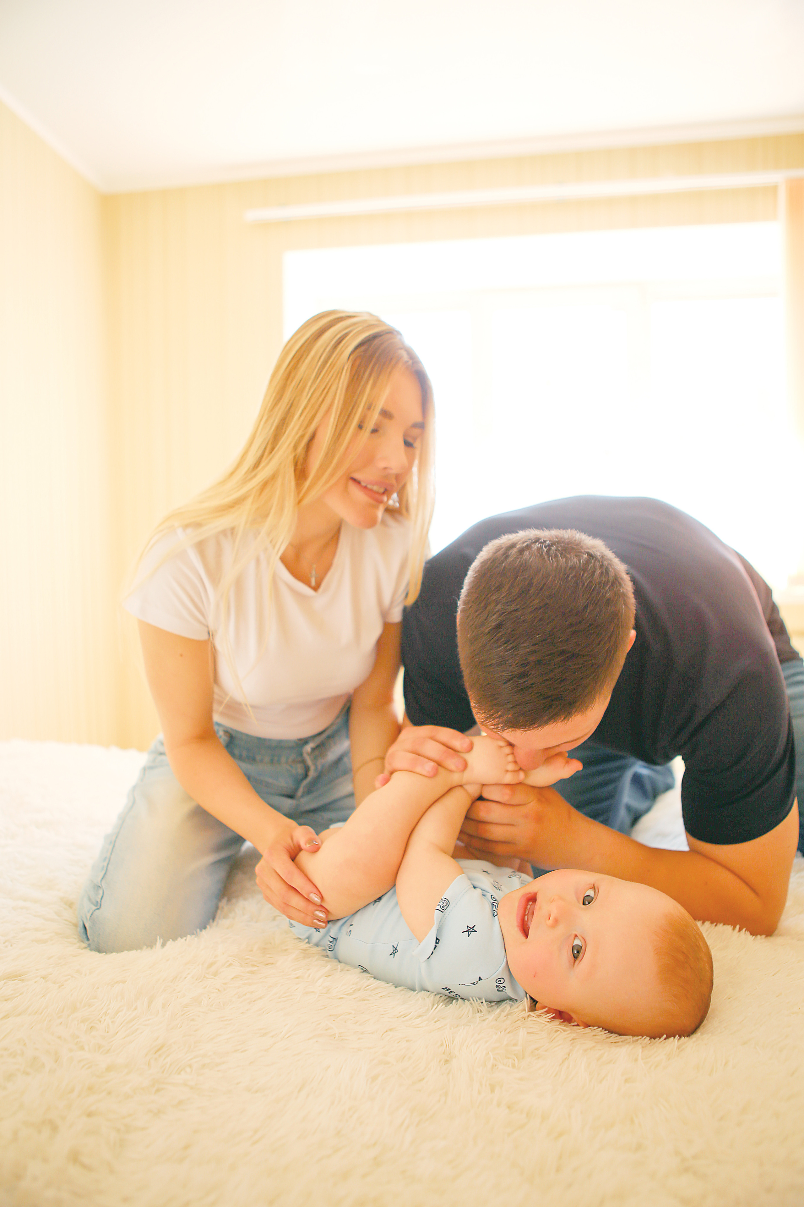 Аня с семьей дома. Свадебный и предметный фотограф Ренат Каламперов