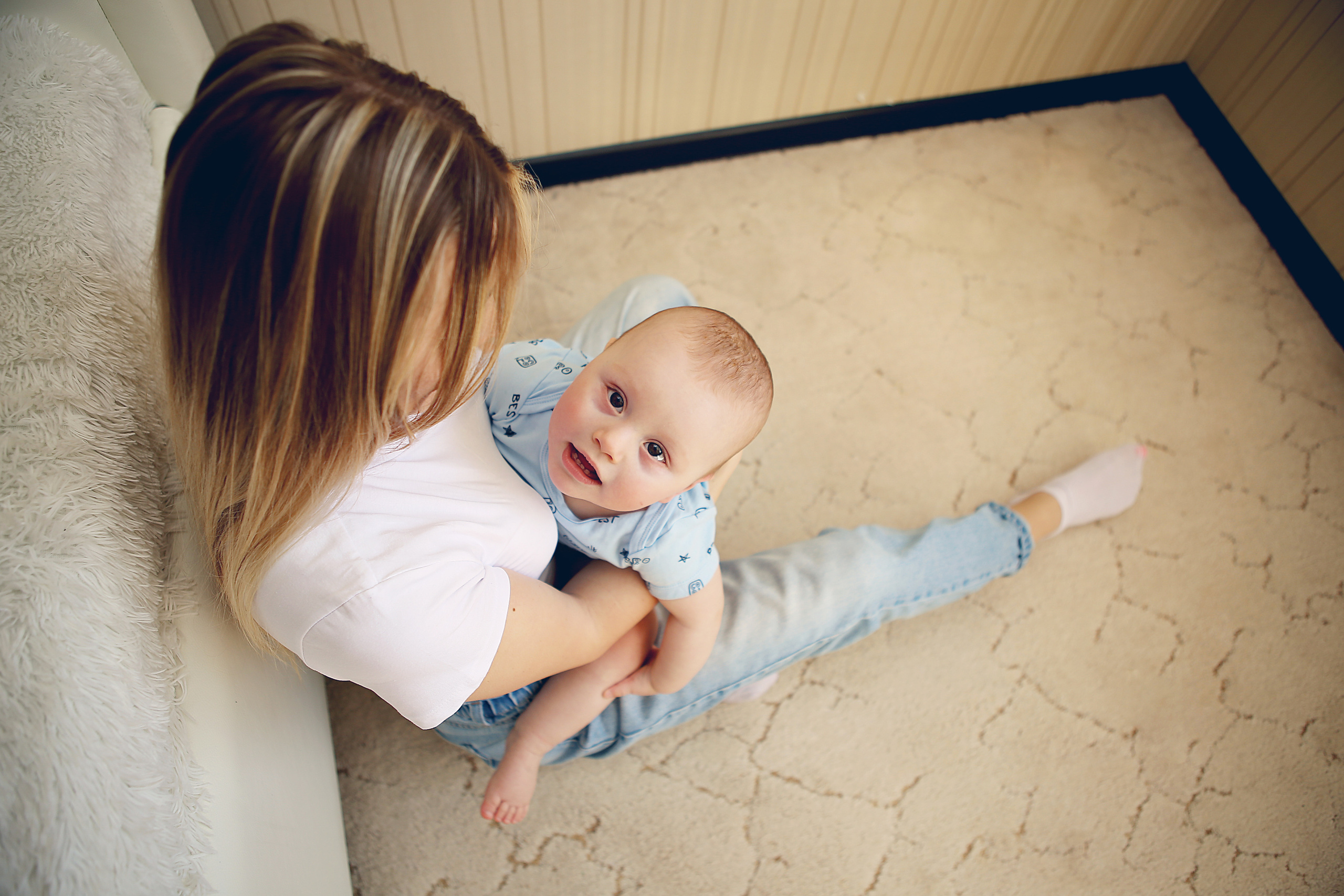 Аня с семьей дома. Свадебный и предметный фотограф Ренат Каламперов