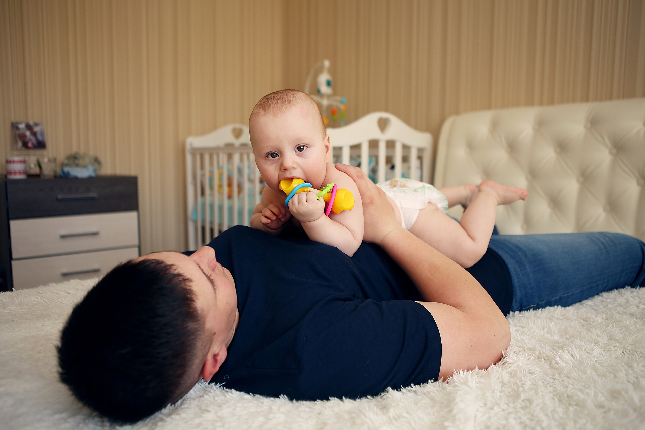 Аня с семьей дома. Свадебный и предметный фотограф Ренат Каламперов