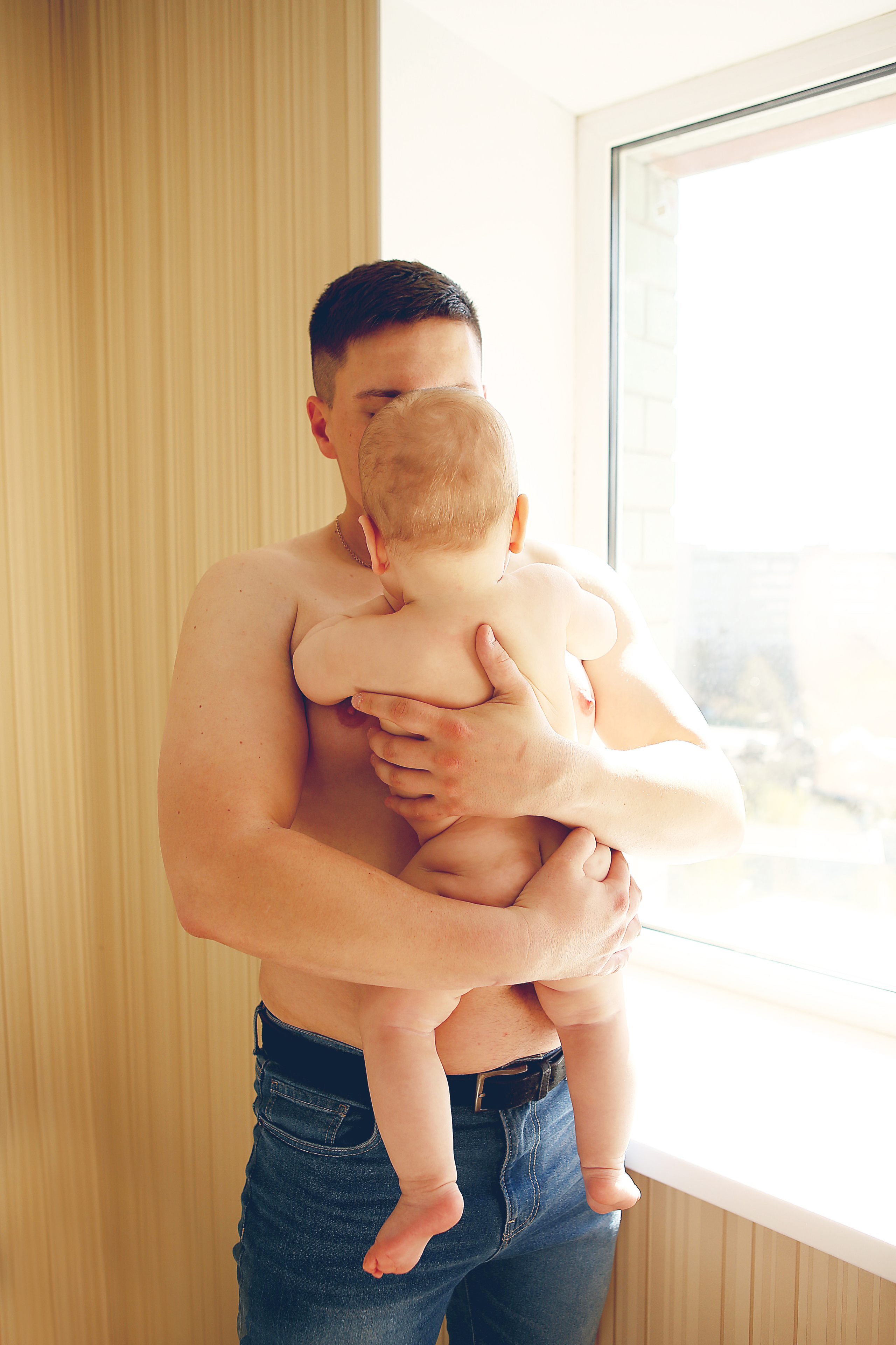 Аня с семьей дома. Свадебный и предметный фотограф Ренат Каламперов