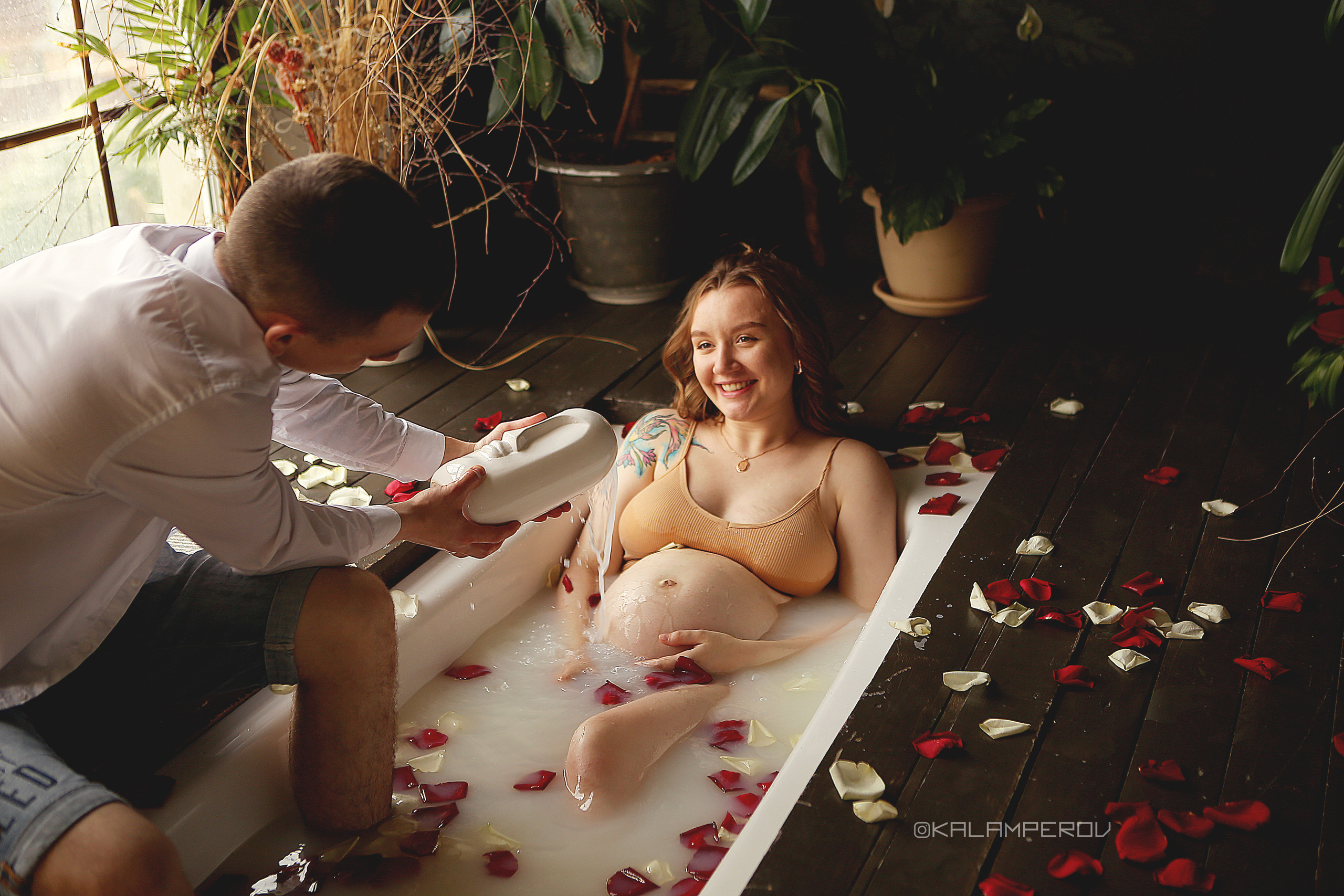 Беремняшка Дарья в побелке (ванна). Свадебный и предметный фотограф Ренат Каламперов