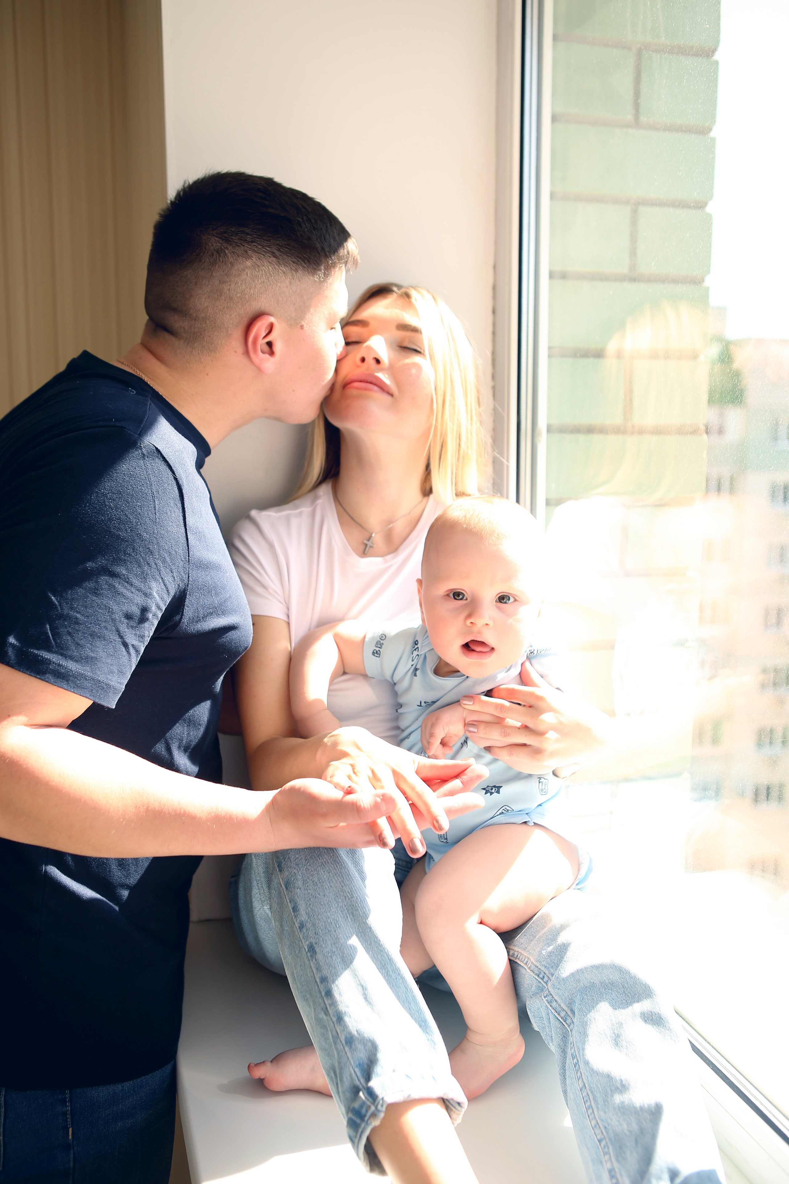 Аня с семьей дома. Свадебный и предметный фотограф Ренат Каламперов