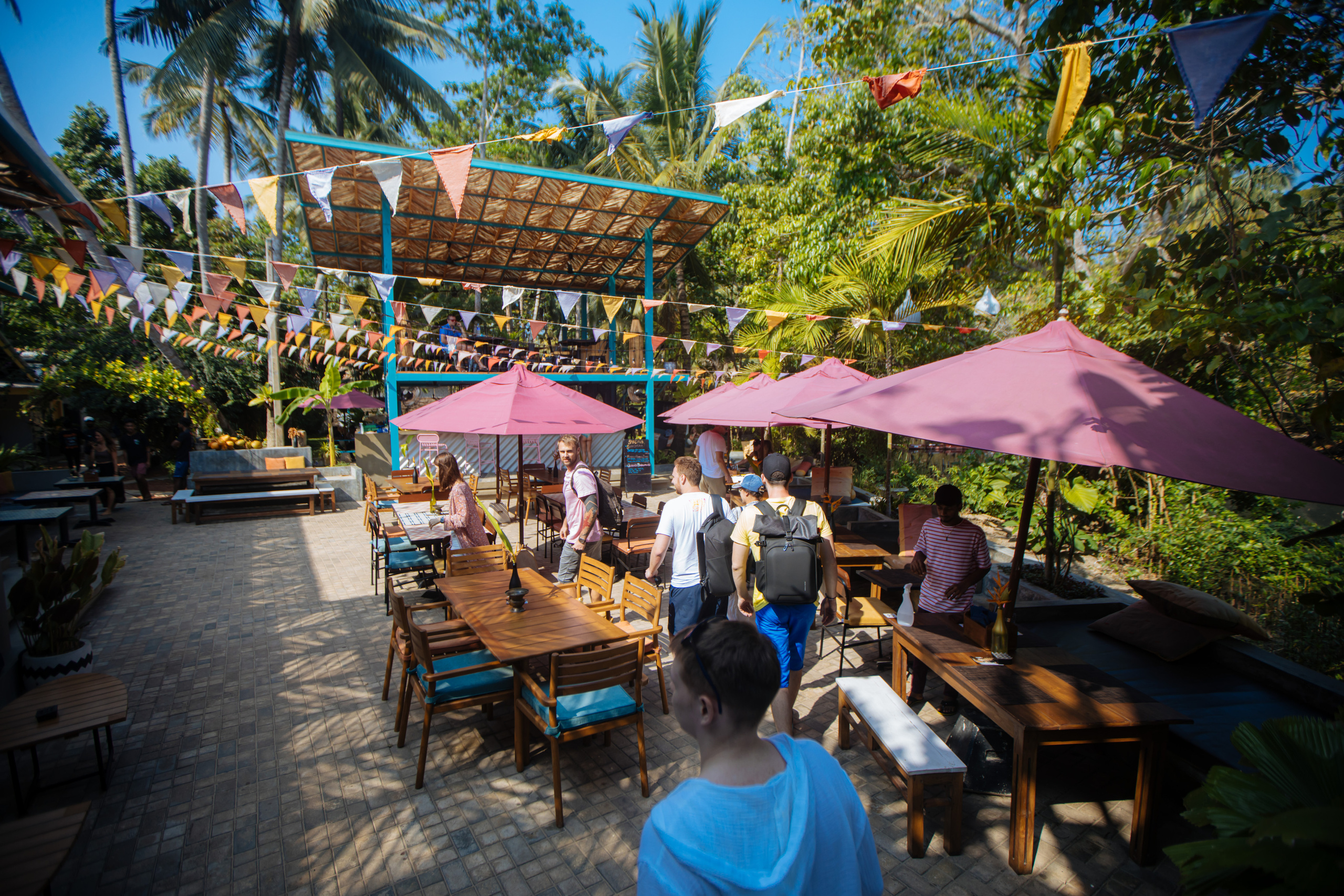 Surf_land. Ведущий на праздник в Москве / Денис Аганин