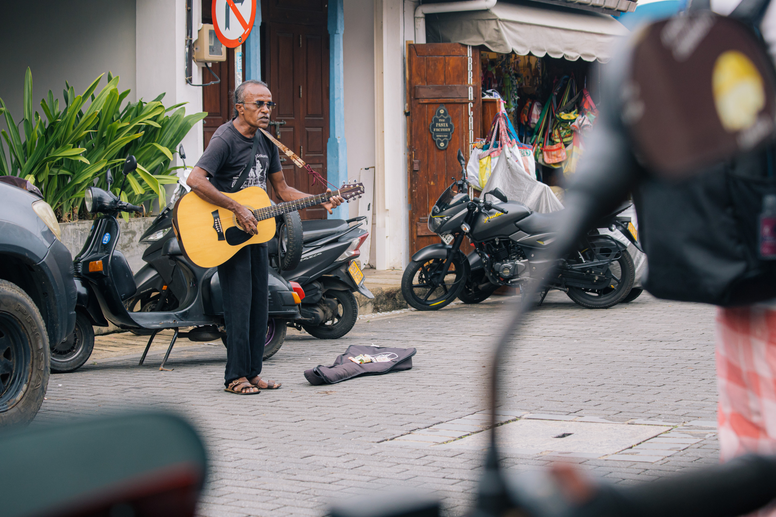 Surf_land. Ведущий на праздник в Москве / Денис Аганин