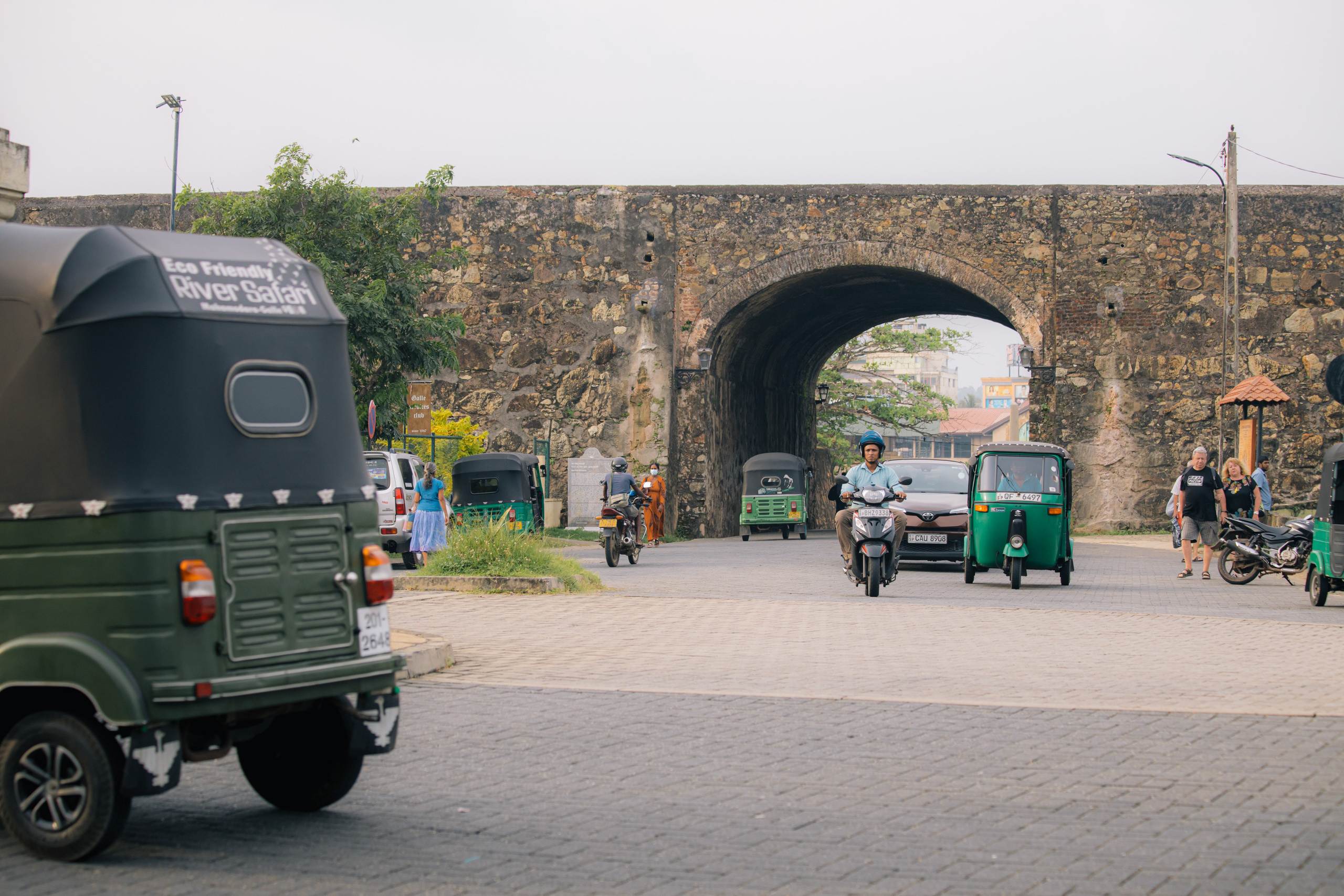 Surf_land. Ведущий на праздник в Москве / Денис Аганин