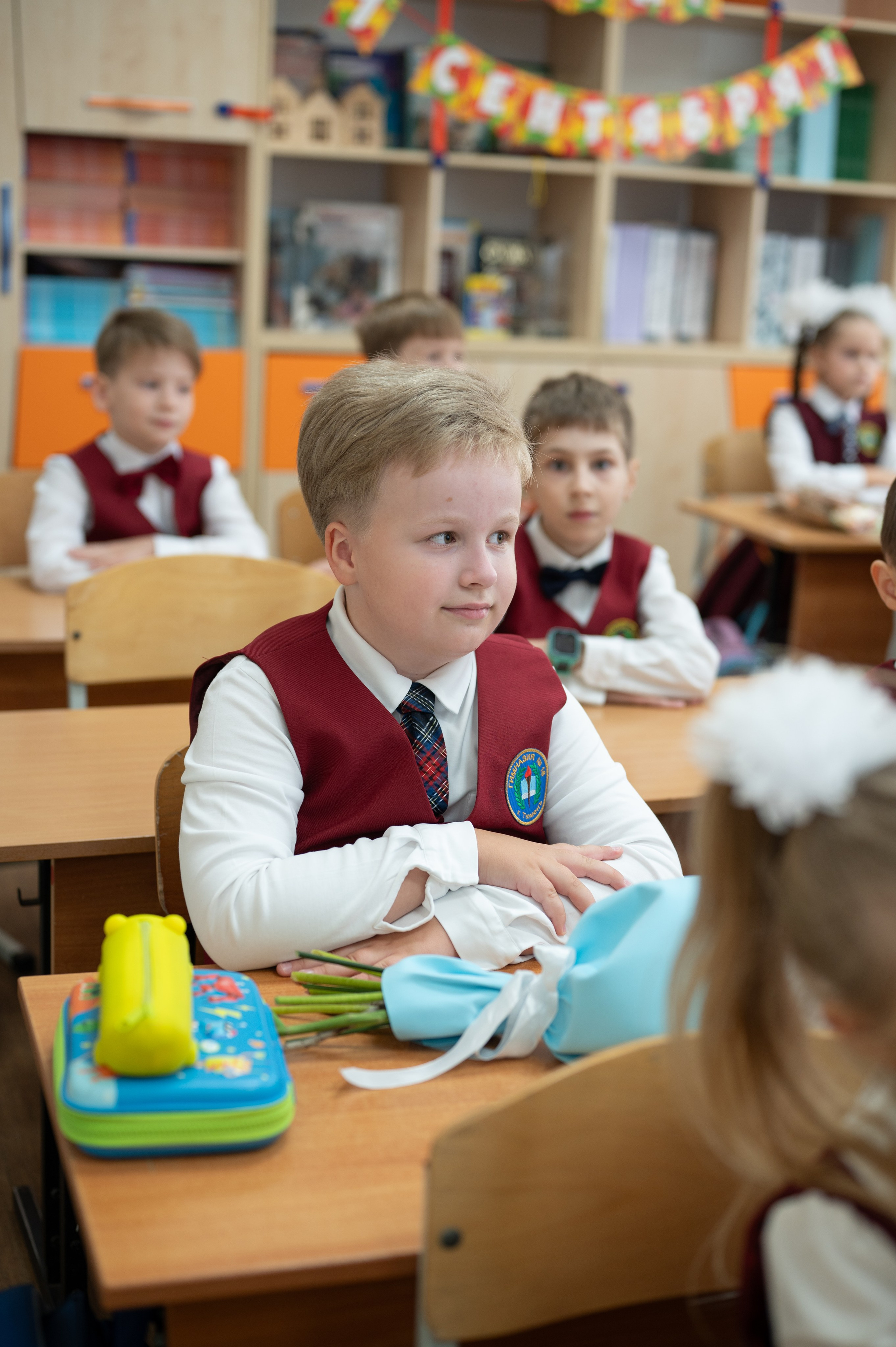 1 сентября 16 гимназия 2 класс (линейка + в классе+ на улице). Фотограф новорожденных, семейный детский в Тюмени Татьяна Морозова