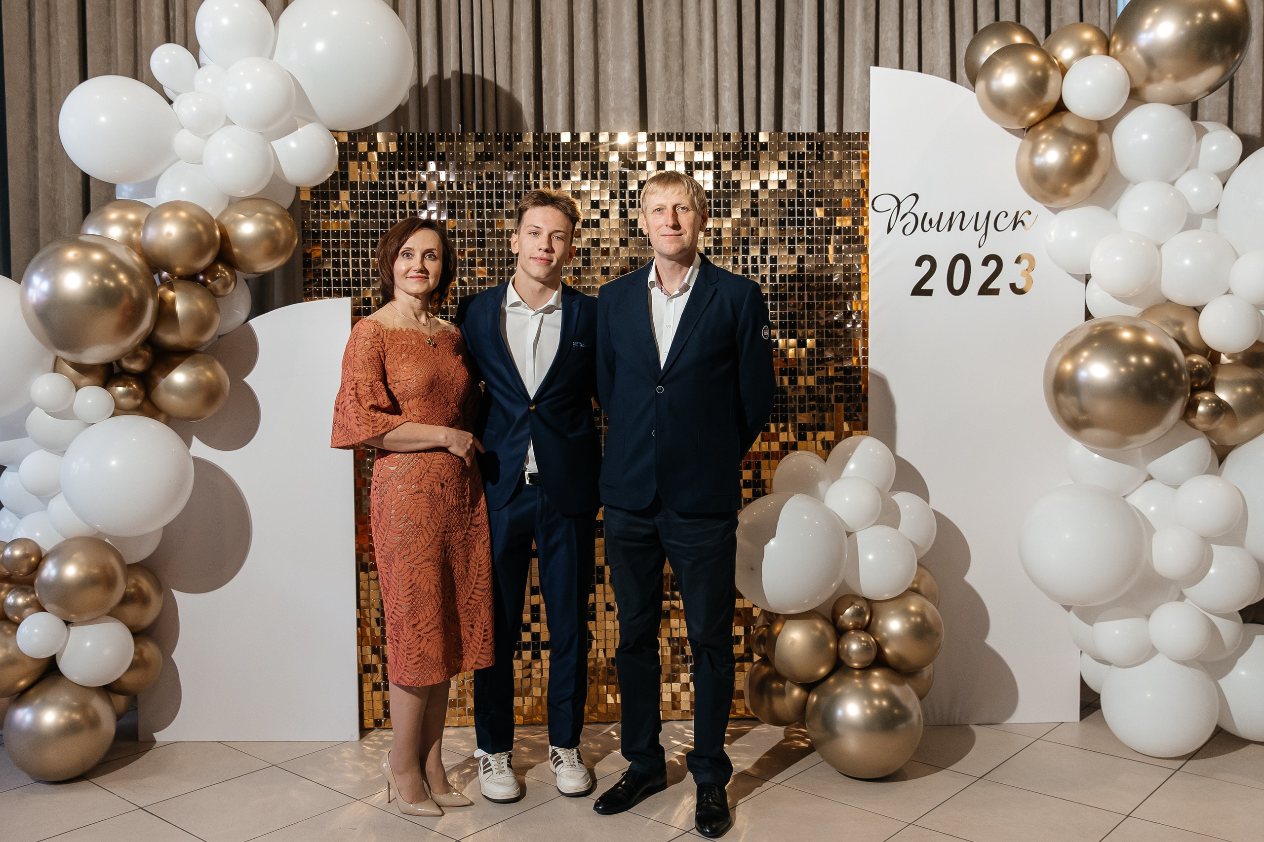 2023-06-23 Выпускной МБОУ СОШ № 10. Фотограф в Красноярске