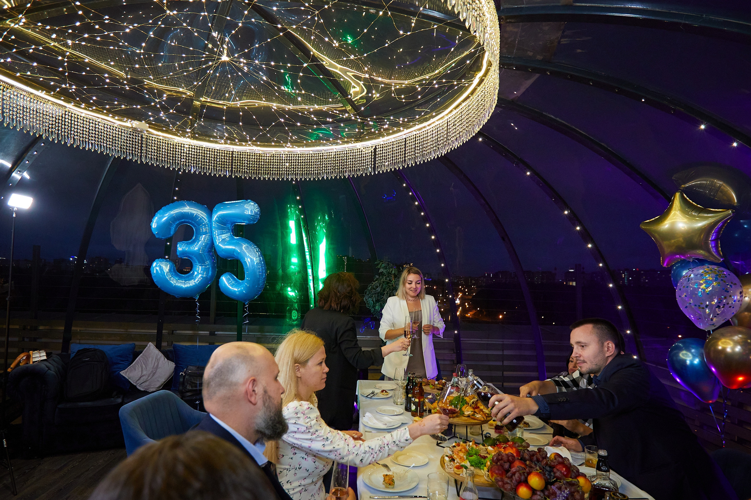 День Рождения 35 лет в «Igloobar». Александр Осин — корпоративный и семейный фотограф в Москве