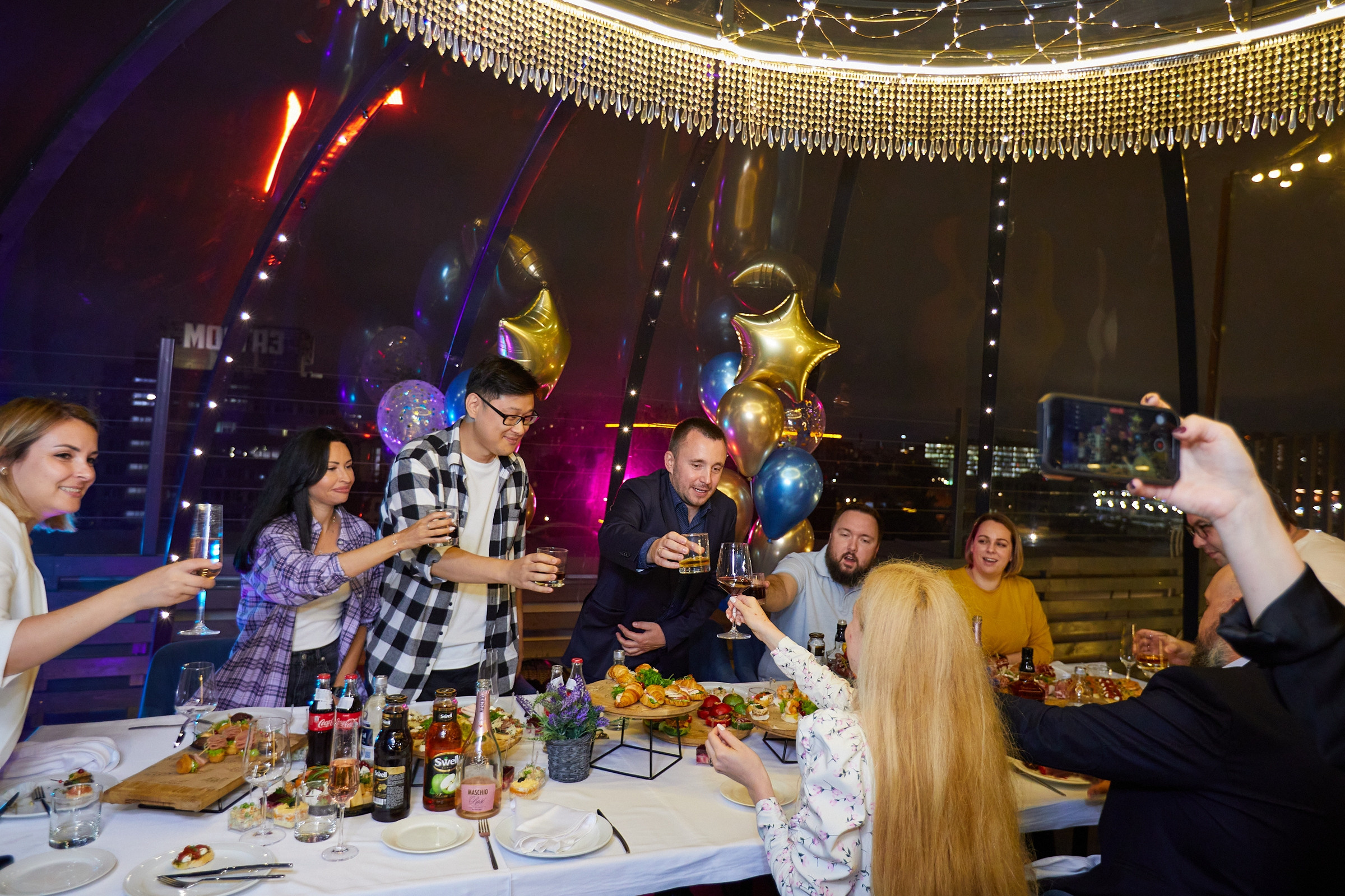 День Рождения 35 лет в «Igloobar». Александр Осин — корпоративный и семейный фотограф в Москве