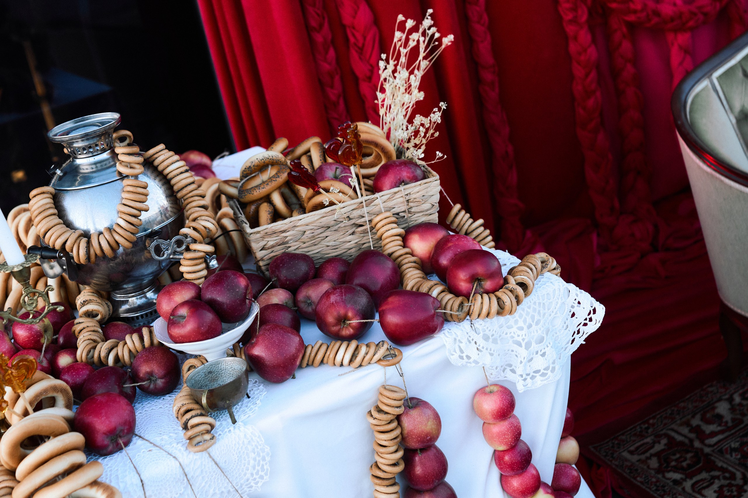 ROYAL BEACH — BIRTHDAY A LA RUSSE. Photographer — ERASTOV