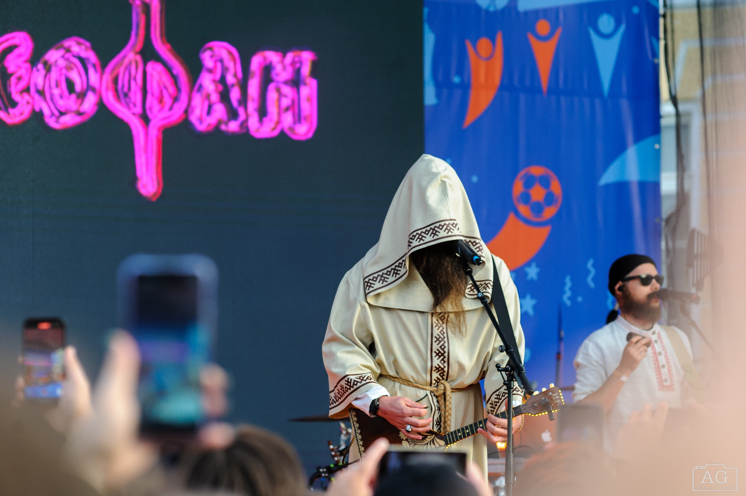 Нейромонах Феофан на открытой тренировке ФК «Зенит». Алексей Горчаков. Фотограф на ваш праздник
