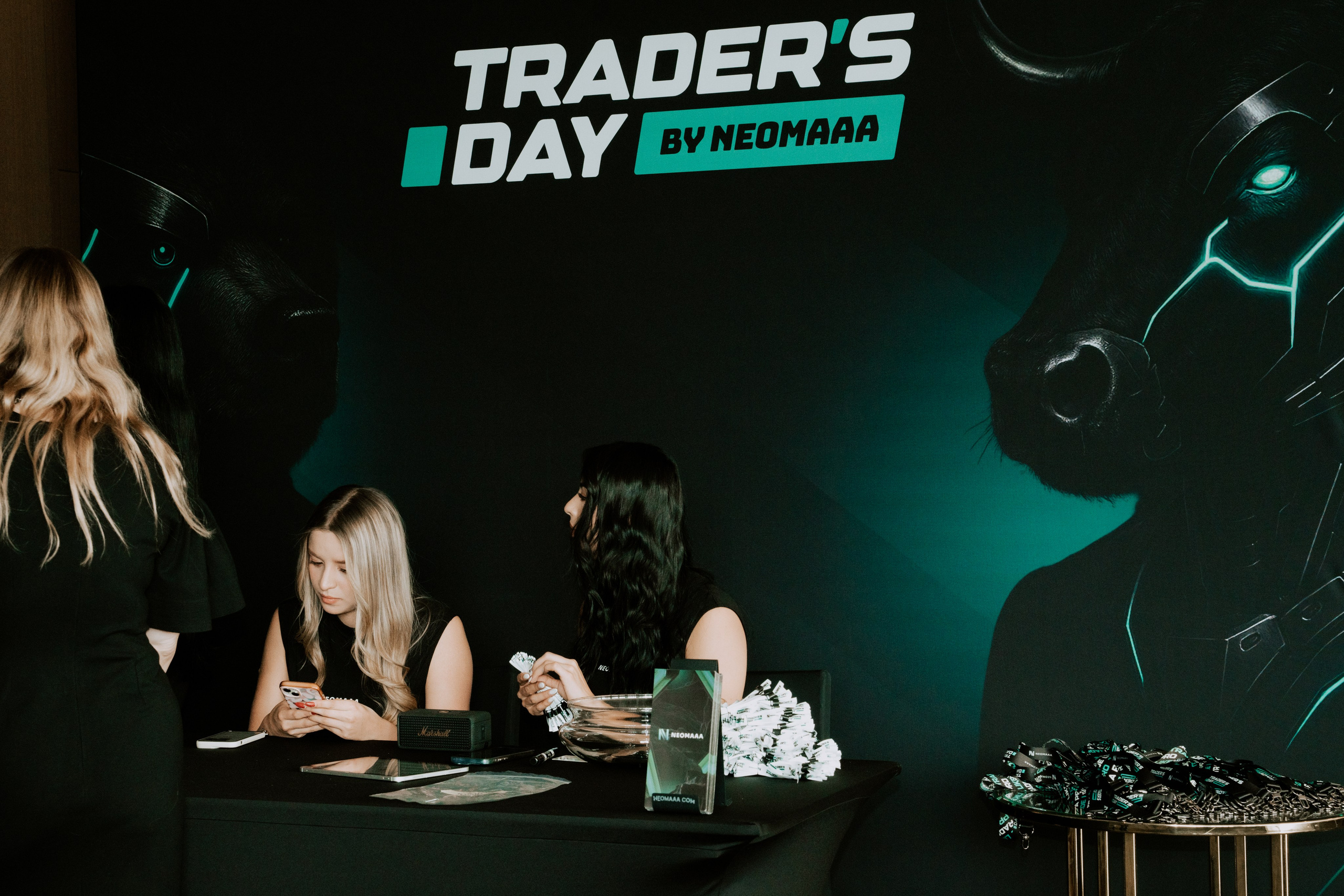 TRADERS DAY By NeomAAA Bogota. NeomAAA Funds Gallery