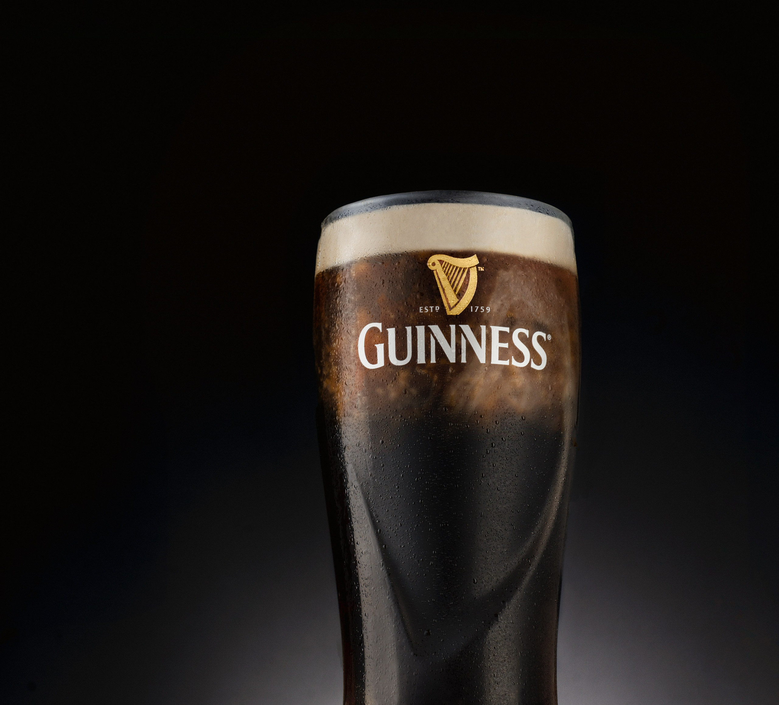 Фотосъёмка напитков в Москве: вино, виски, коньяк