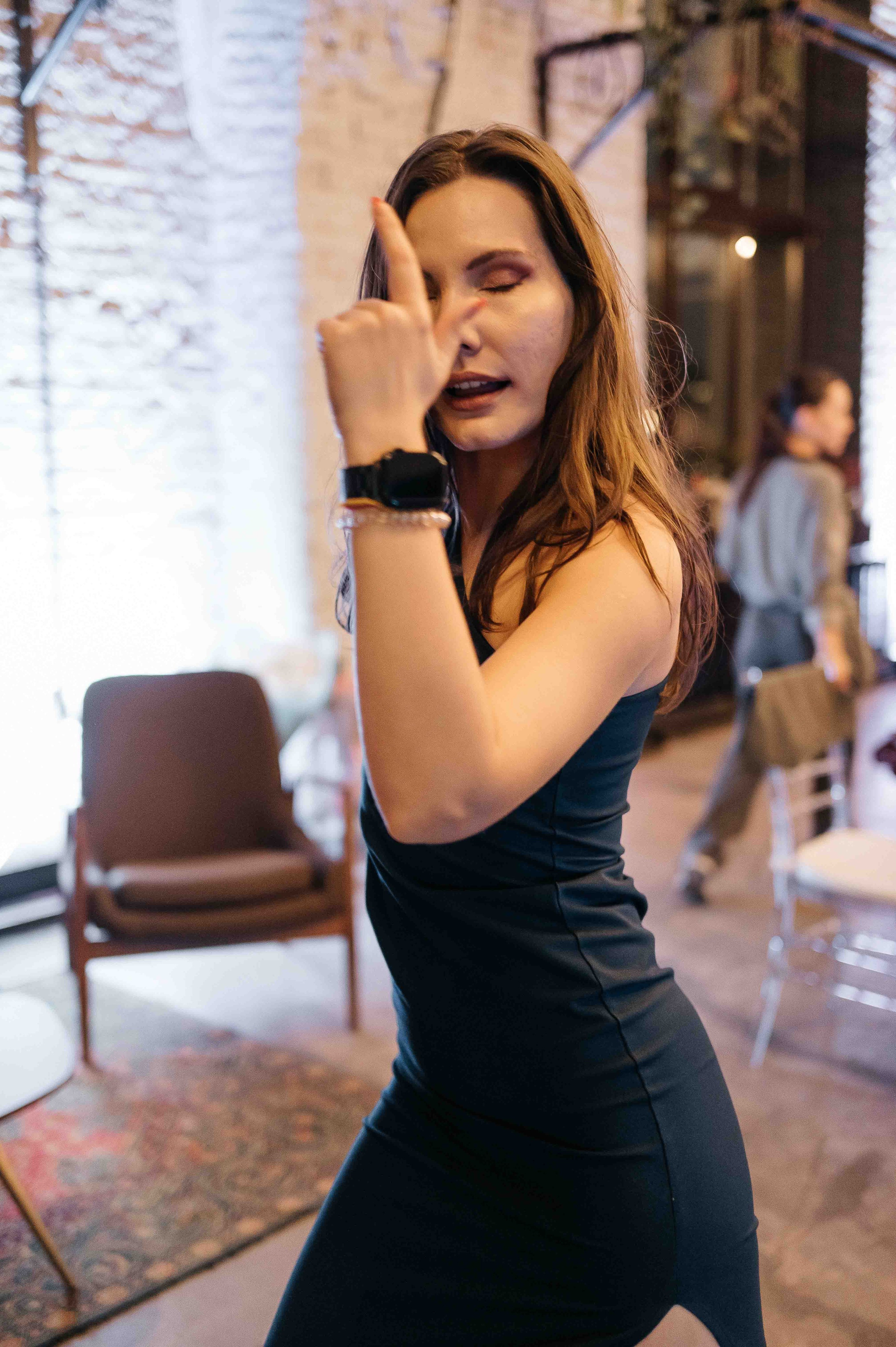 Утро невесты в гостинице. Свадебный и семейный фотограф в Котласе Никита Попов