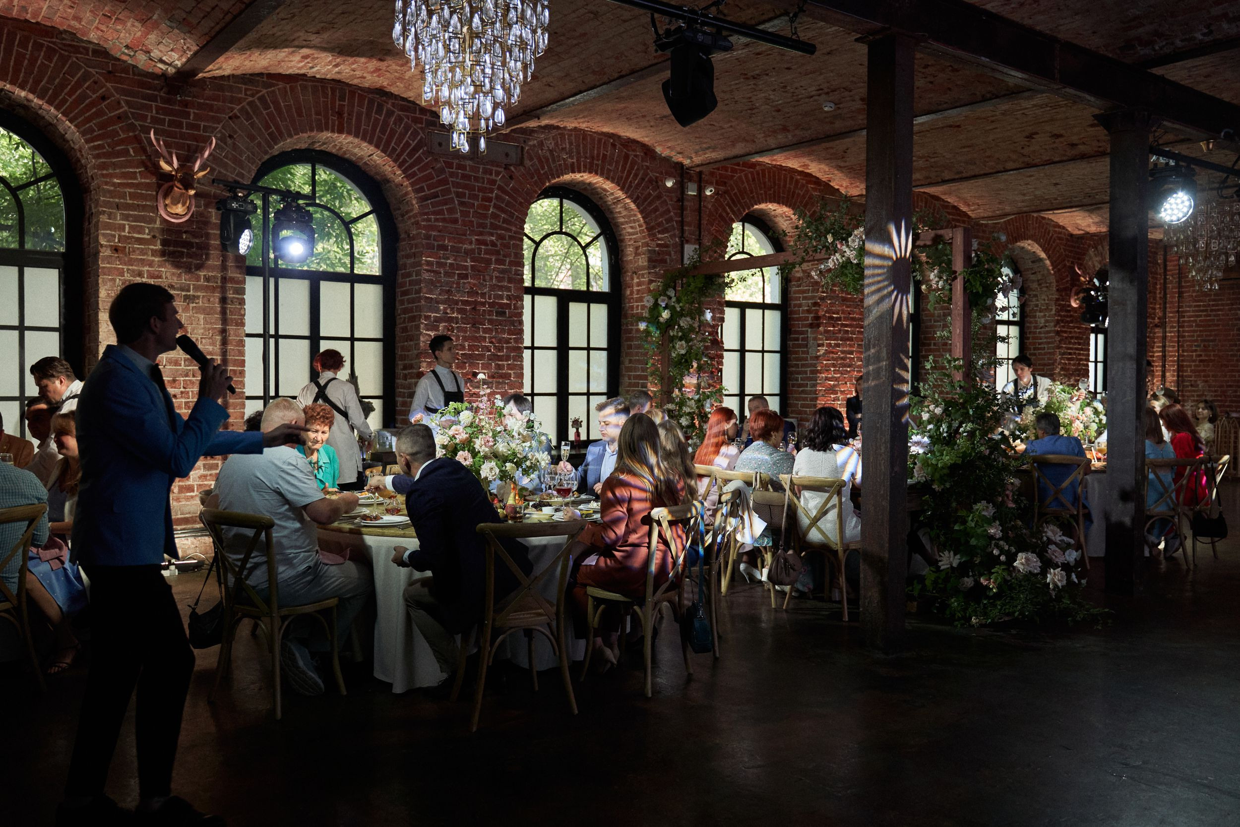 Зарощенный замок Юлии и Ильи. VENSKAYA WEDDING & EVENT PLANNER