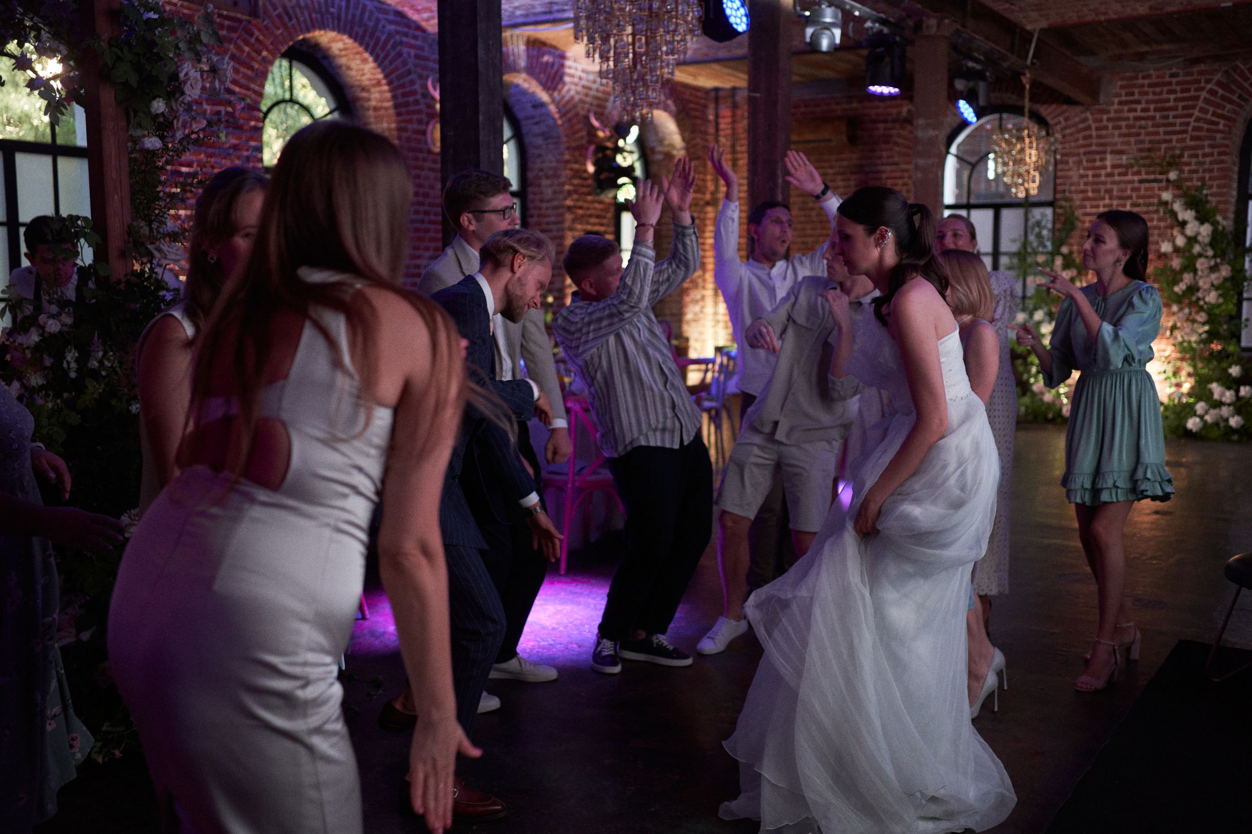 Зарощенный замок Юлии и Ильи. VENSKAYA WEDDING & EVENT PLANNER