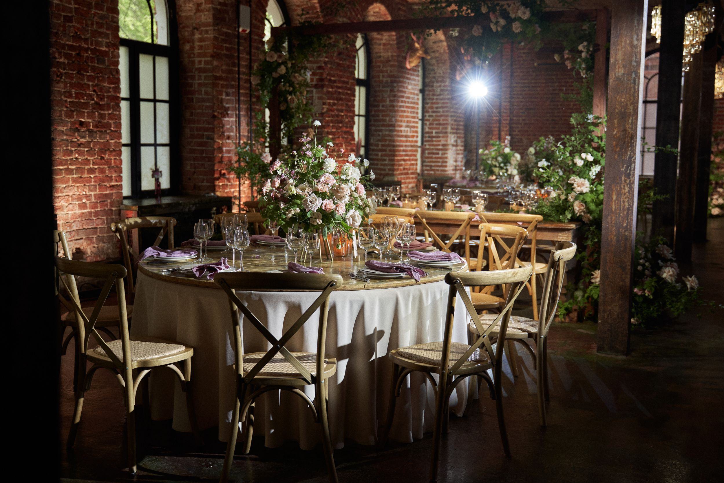 Зарощенный замок Юлии и Ильи. VENSKAYA WEDDING & EVENT PLANNER