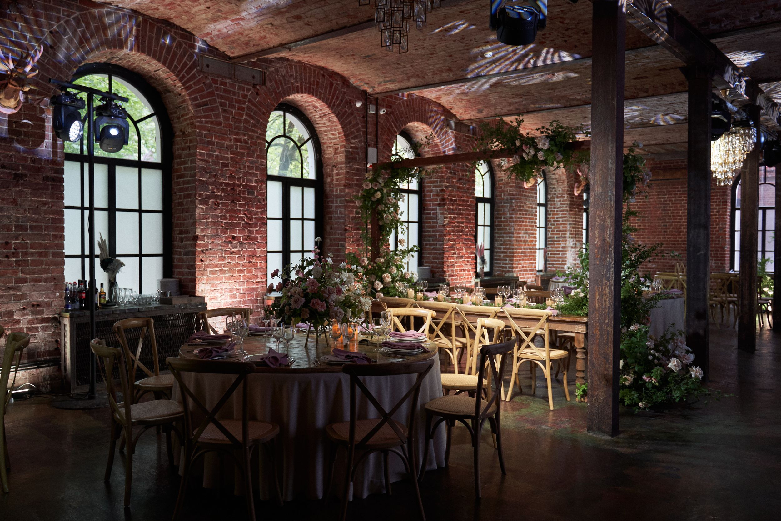 Зарощенный замок Юлии и Ильи. VENSKAYA WEDDING & EVENT PLANNER