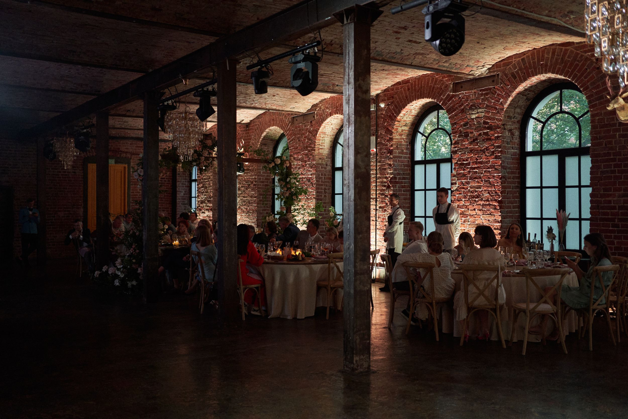 Зарощенный замок Юлии и Ильи. VENSKAYA WEDDING & EVENT PLANNER