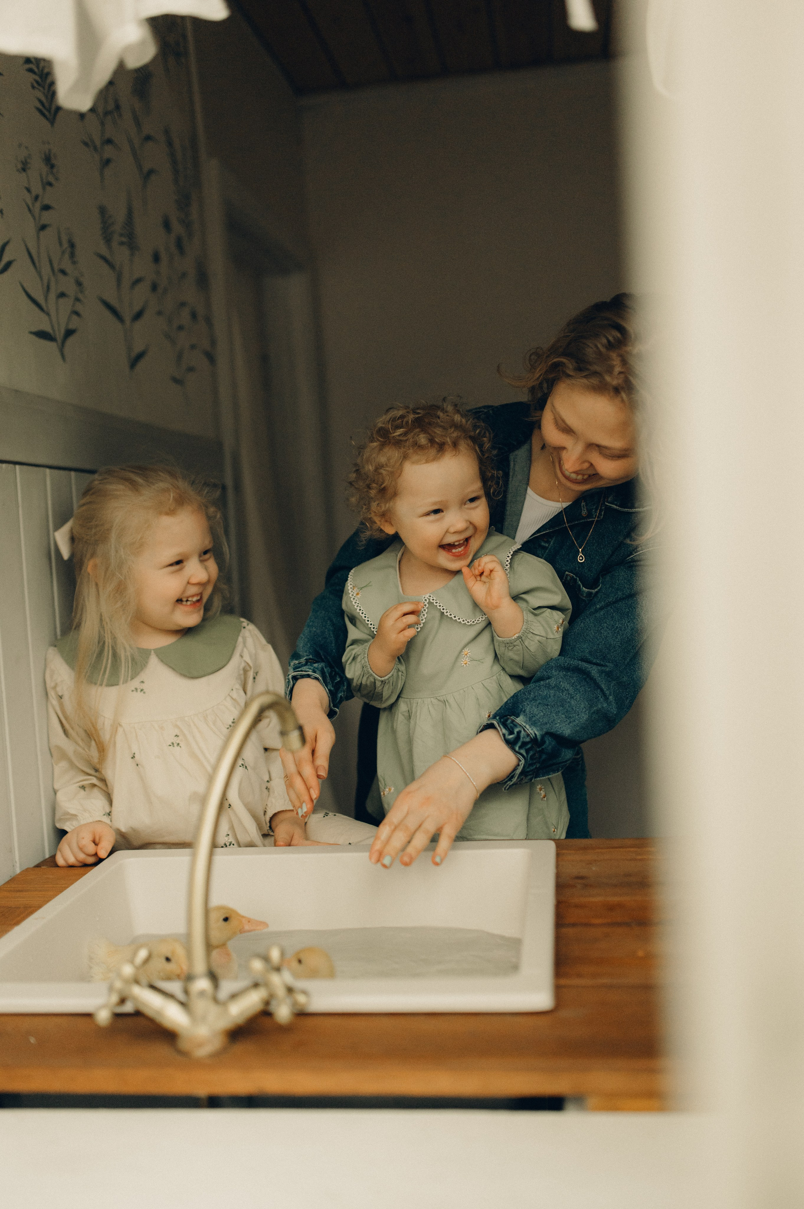 Весна в ладошках. Семейный фотограф в Москве Екатерина Денисенко | Фотосессии без постановки дома и в студии