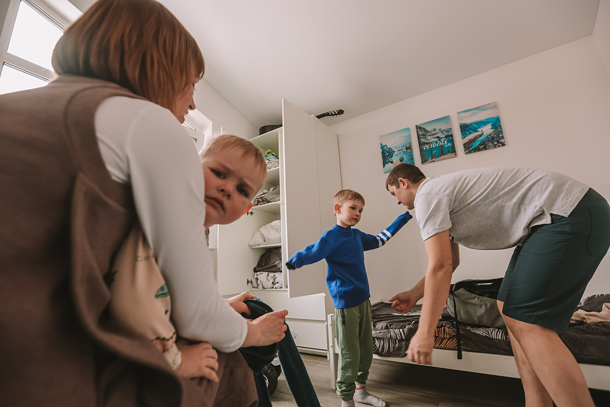 Семейная в домике (репортаж). Семейный фотограф Тюмень, фотограф на роды Салмина Мария