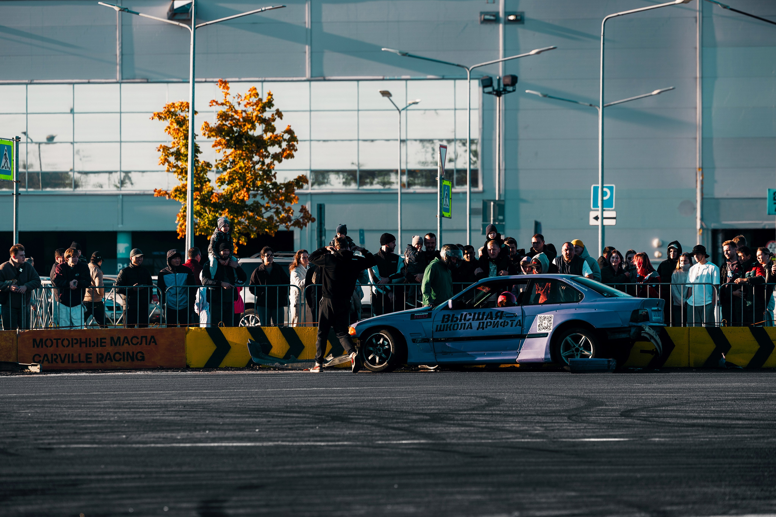 Фотографии закрытия сезона 2025 VibeSide — дрифт и автошоу у МЕГА Дыбенко, Санкт-Петербург