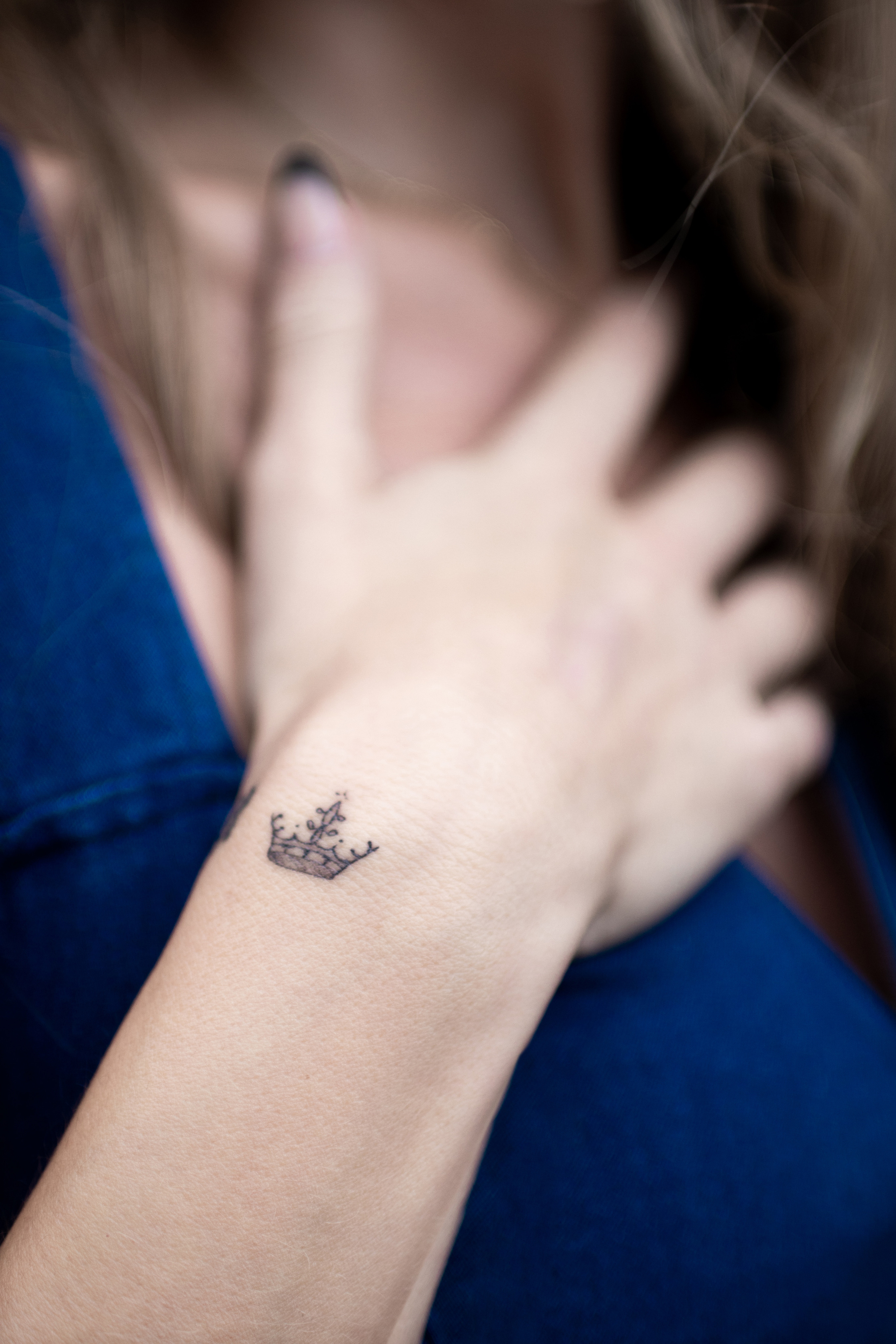 Photo shoot against the backdrop of graffiti. Delray Beach Photographer