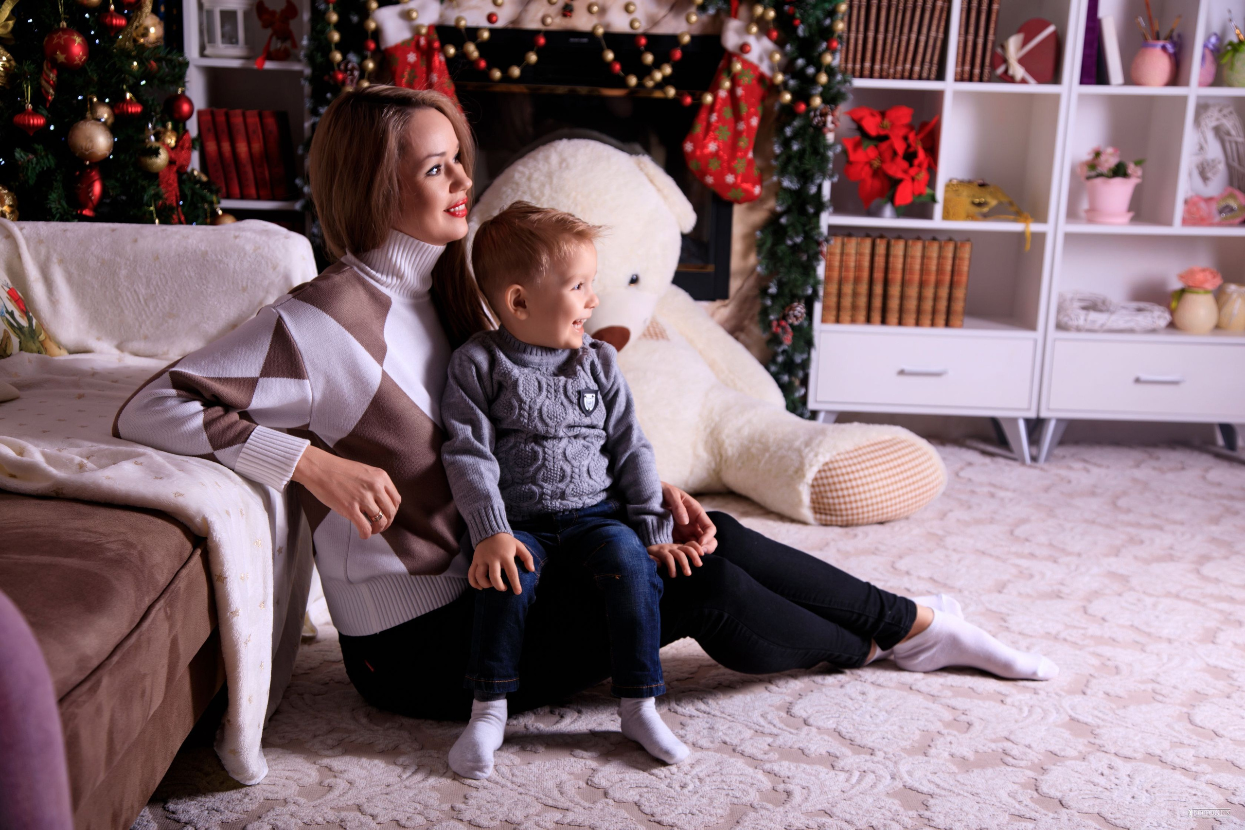 Семейная фотосессия: мама с детьми | Портфолио Fotogen. Интерьерная фотостудия FOTOGEN г. Краснодар