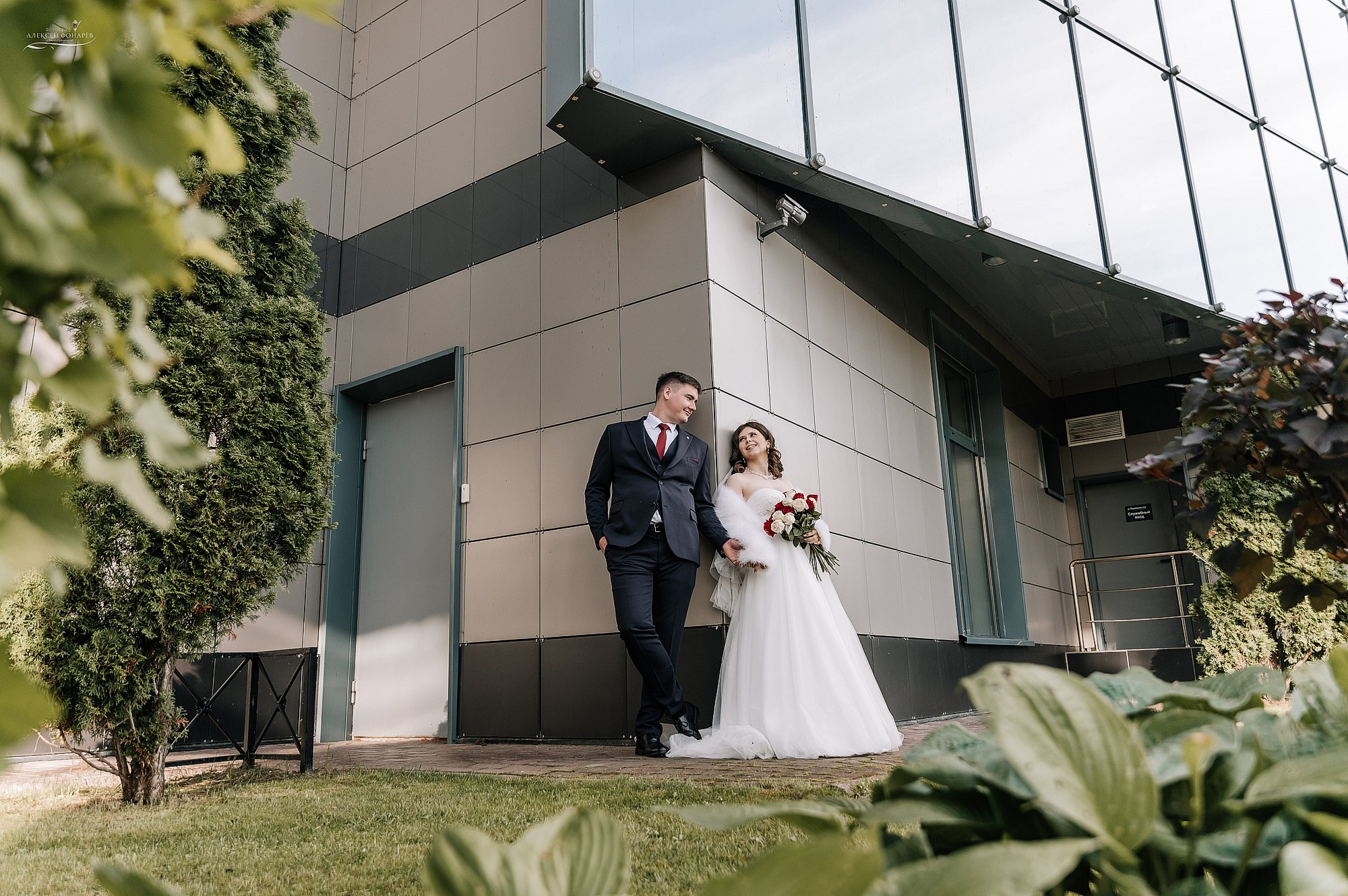 Свадебная прогулка Евгения и Анны в Дубне. Свадебный фотограф в Дубне Алексей Фонарёв