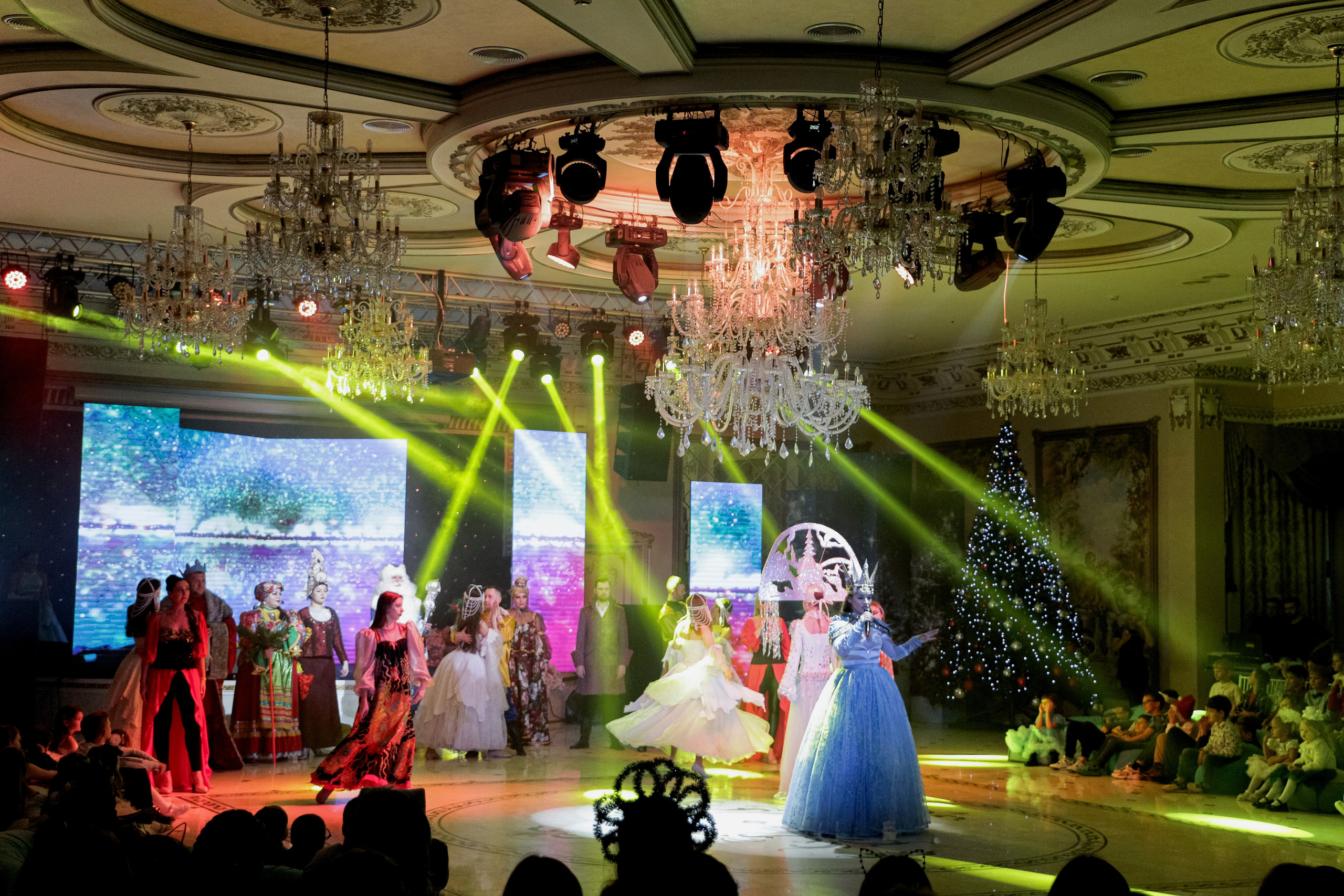 Сказочная Ёлка в Версале Анапа