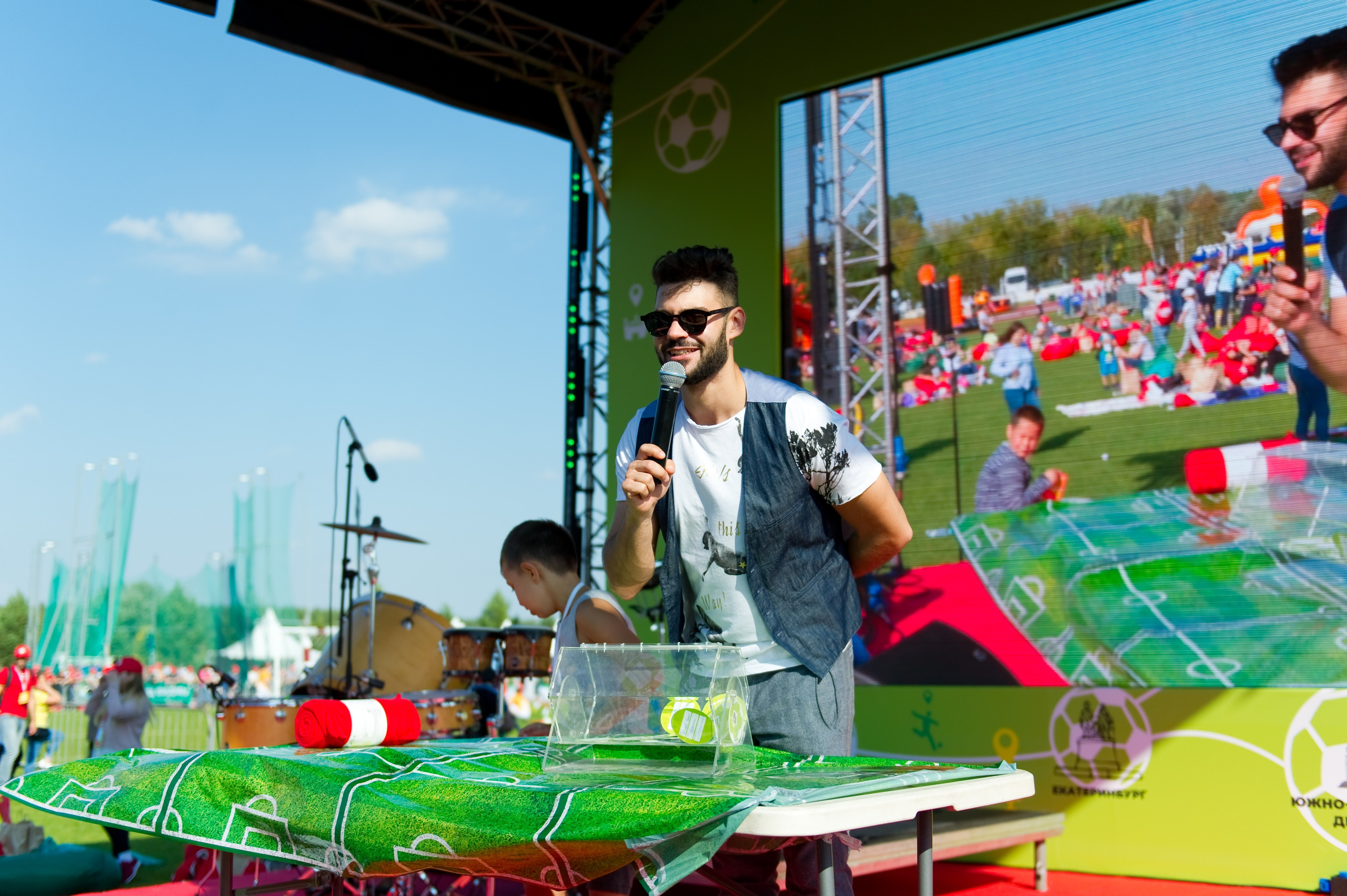 Турбофутбол (корпоративное соревнование «Пятерочки»). Репортажный фотограф и видеограф Слава Думчев. Тимбилдинги, отчетники, корпоративы