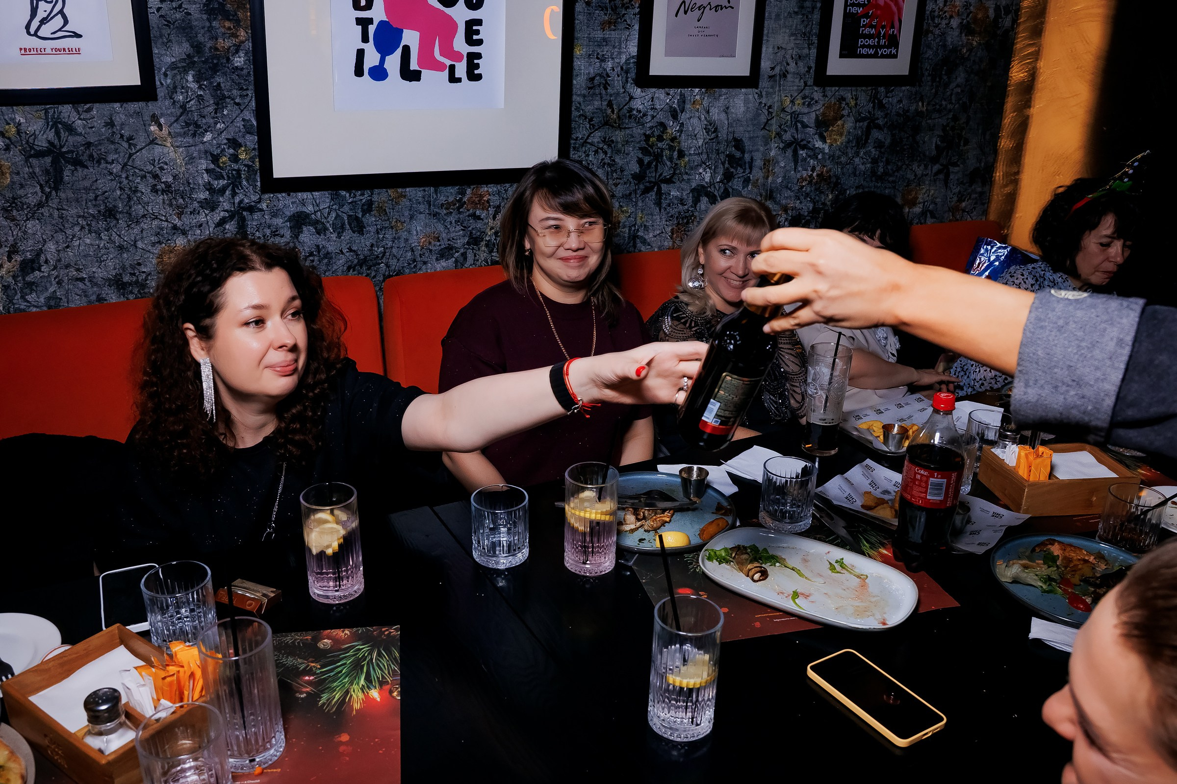 Chechil Pub в ТД Дана-Chechil Розыбакиева. Репортажный фотограф в Алматы Каюпов Сержан