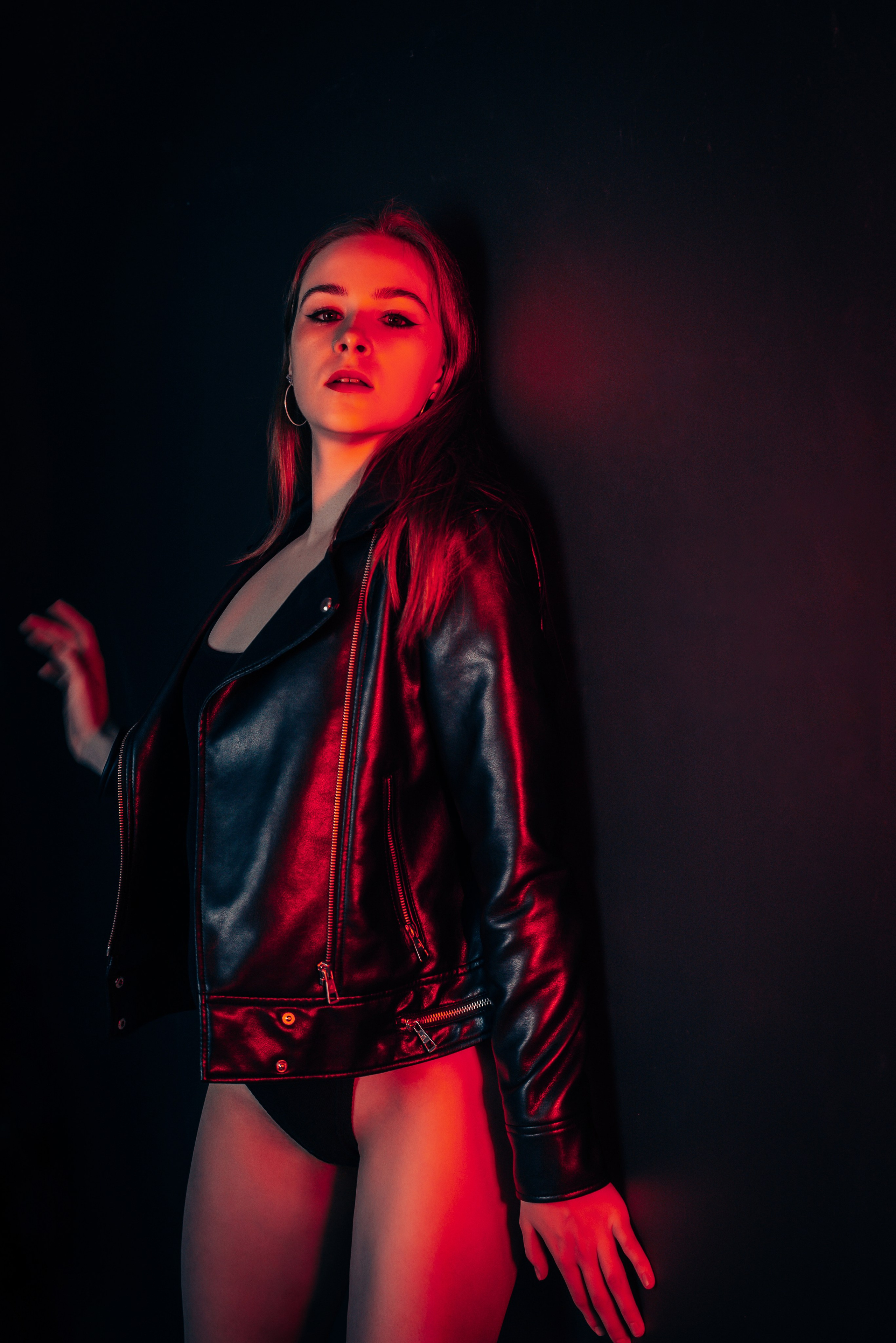 Соня в красном. Паша Страхов — фотограф