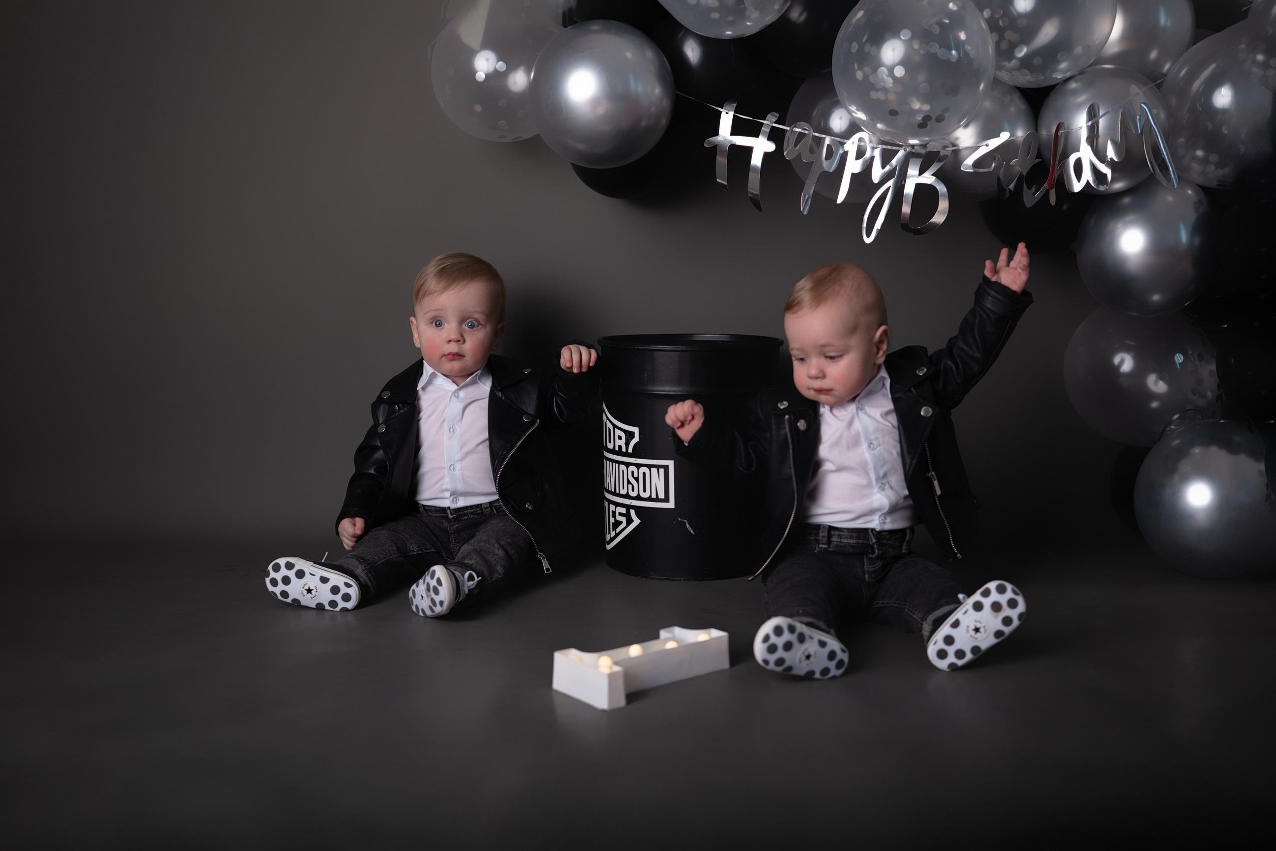 Годик Максиму и Кириллу. Семейный детский ньюборн фотограф в Москве Марта Петрова