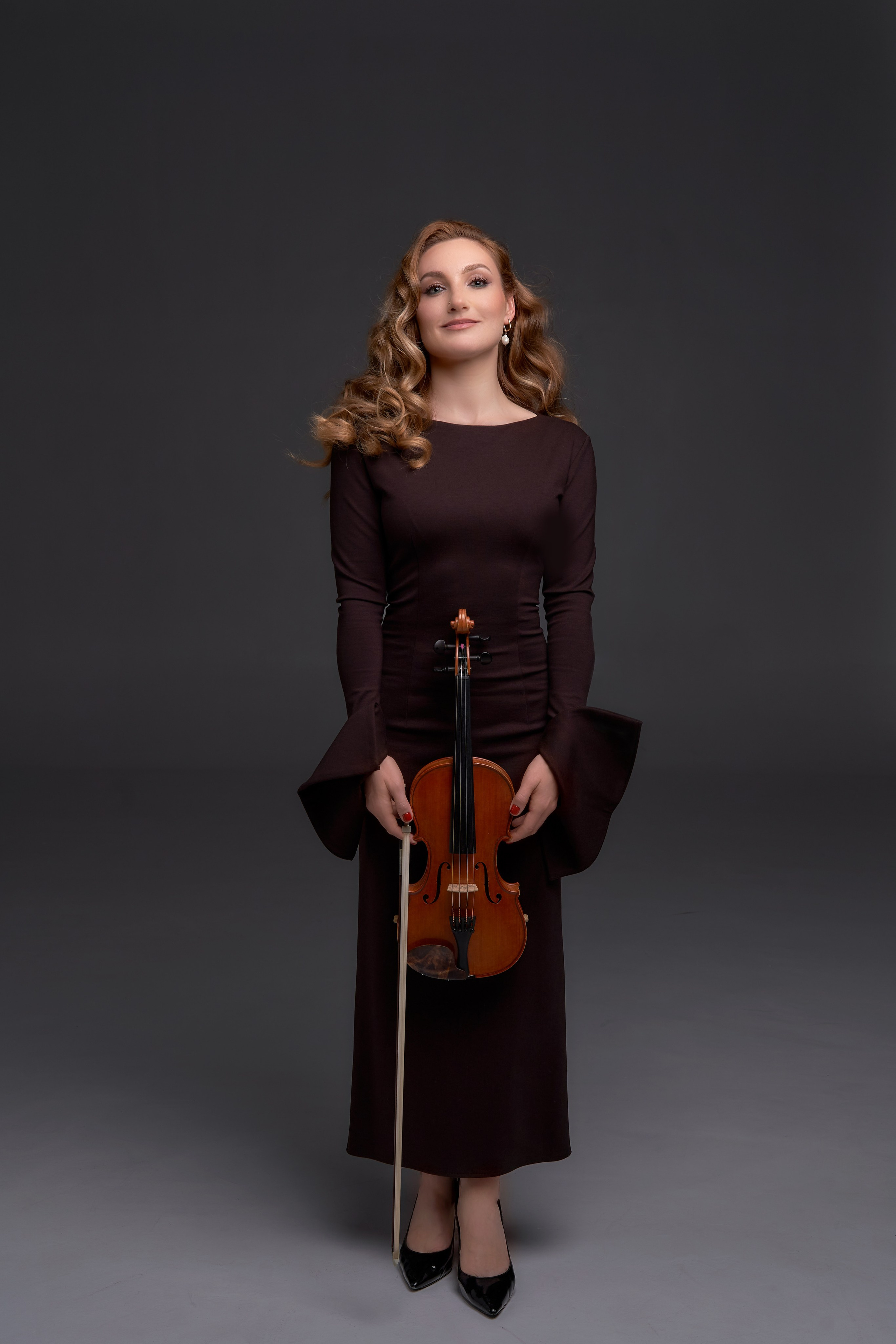 Портретная съёмка на циклораме. Скрипка. Мартазова Екатерина фотограф. Екатеринбург