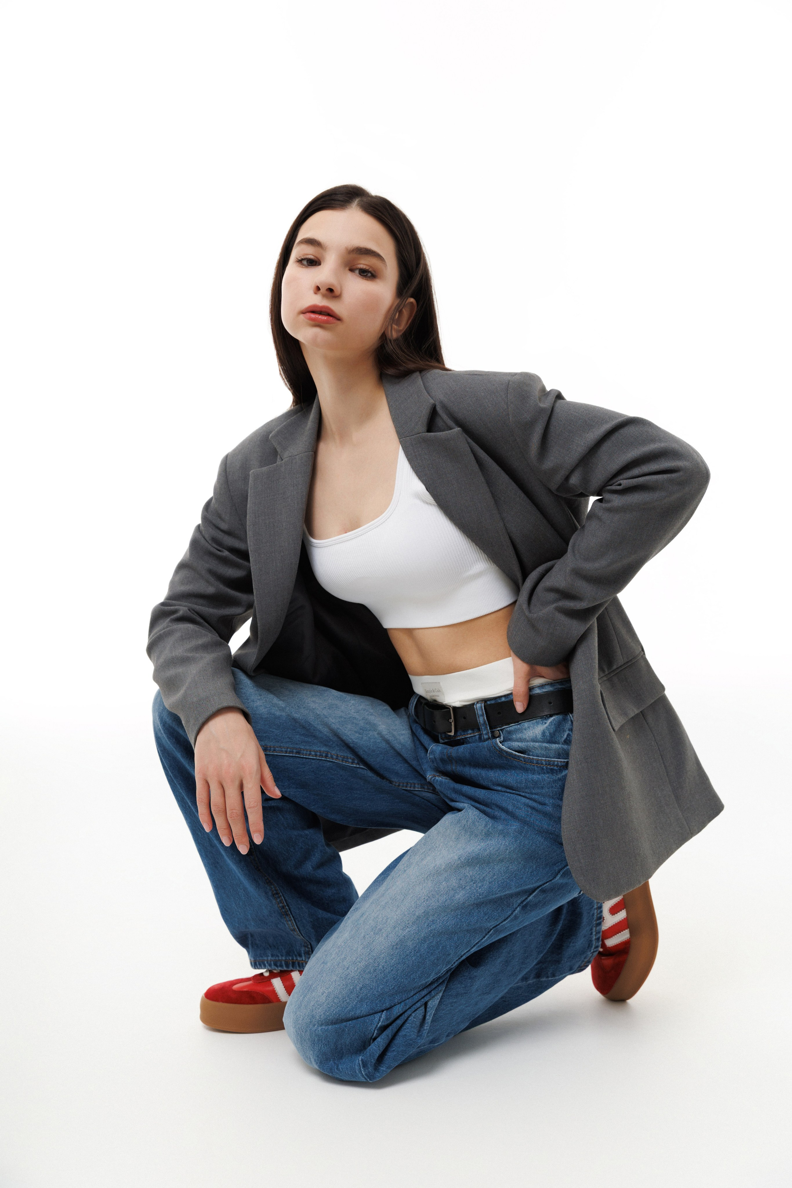 Каталожная фотосъемка на циклораме с моделью под ключ