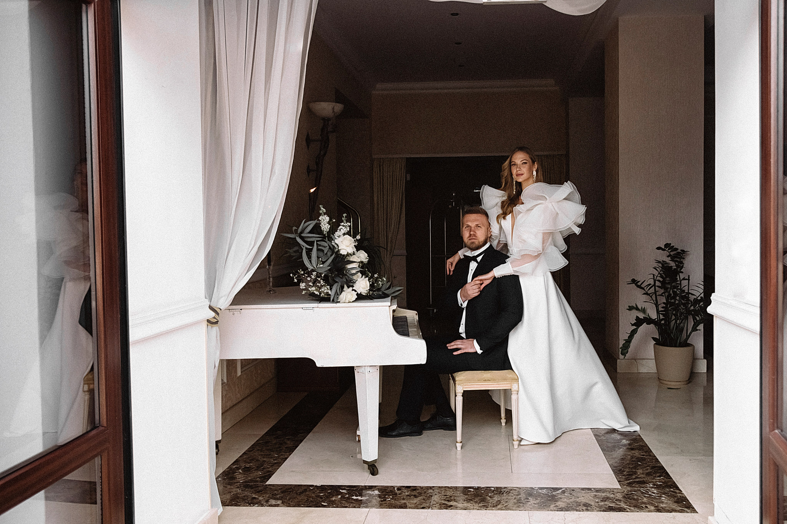 Свадебная фотосессия в отеле RIVIERA SUNRISE RESORT & SPA. Свадебный и семейный фотограф и видеограф, Крым, Москва, Санкт -Петербург