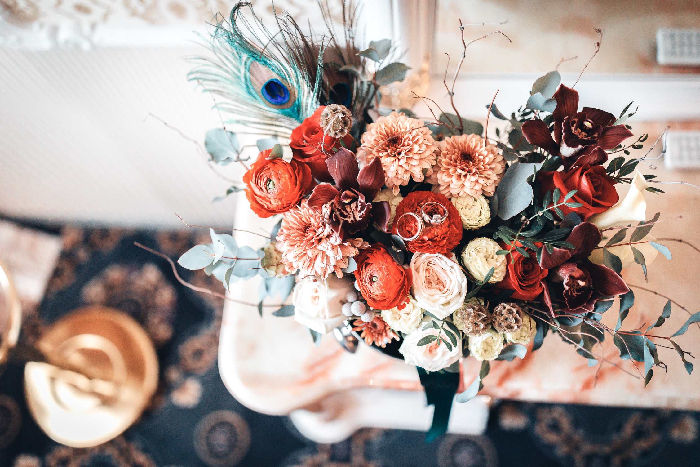 Свадебный букет и кольца