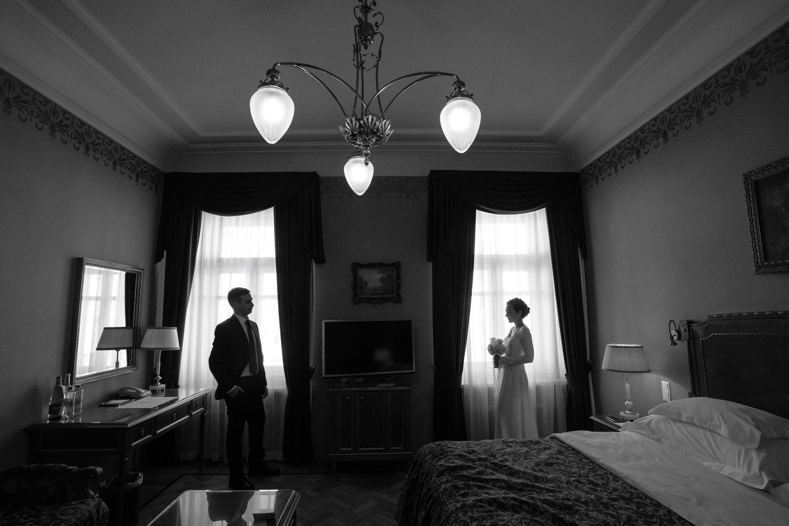 Свадебная фотосессия в гостинице Националь (сборы невесты)