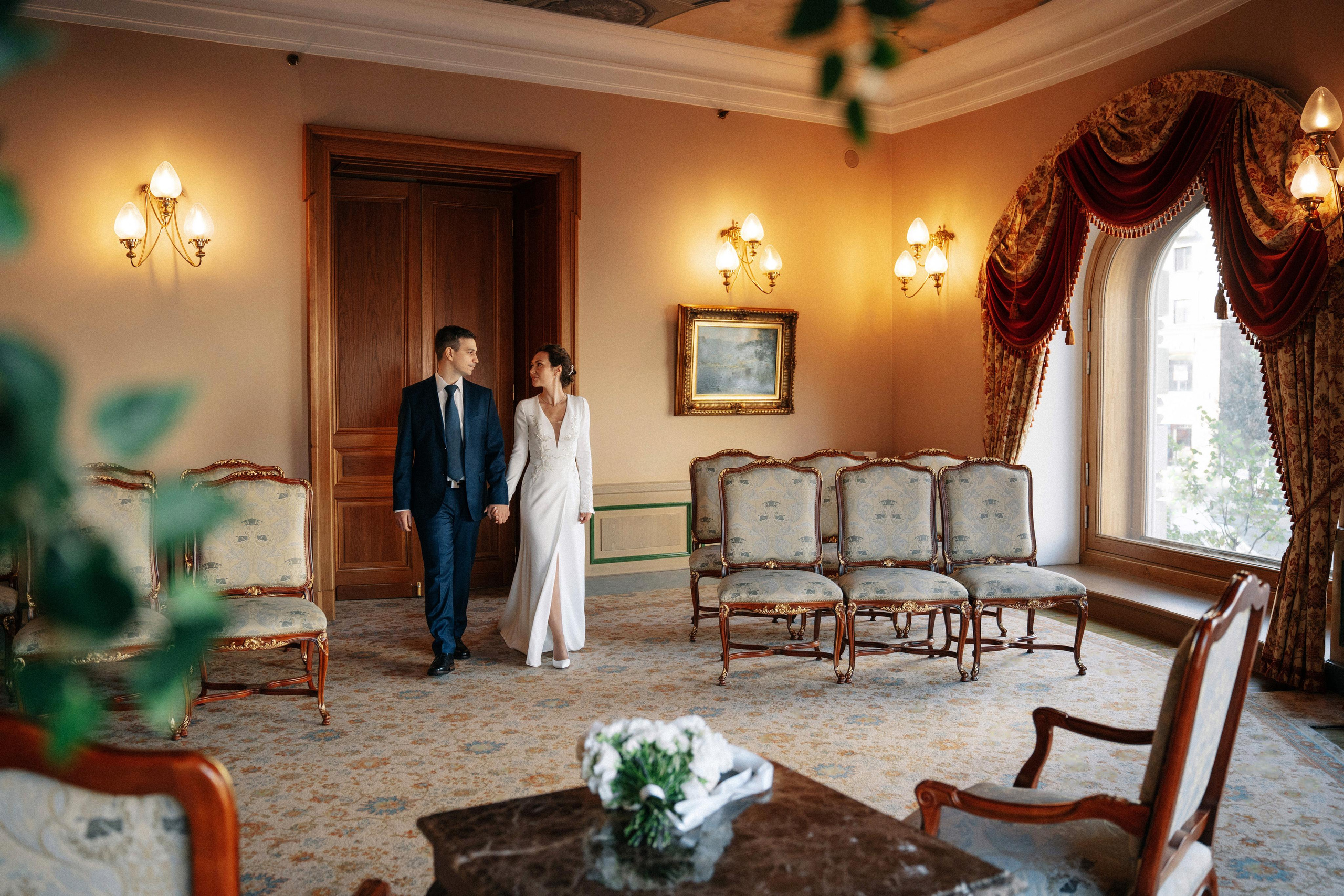 Свадебная фотосессия в гостинице Националь (сборы невесты)