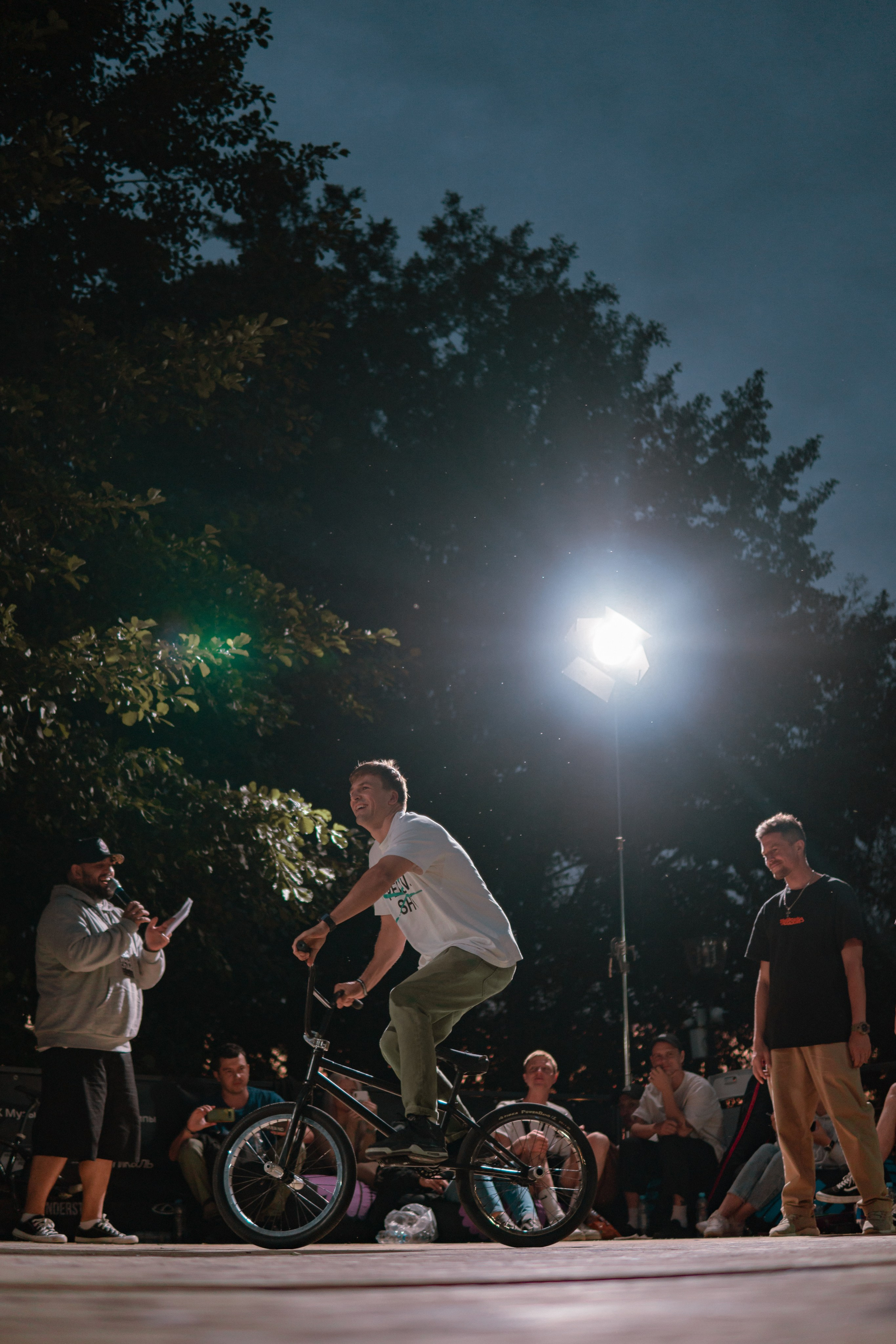 Уличная классика 2023. Портретный и репортажный фотограф в Воронеже: Анастасия Пузикова