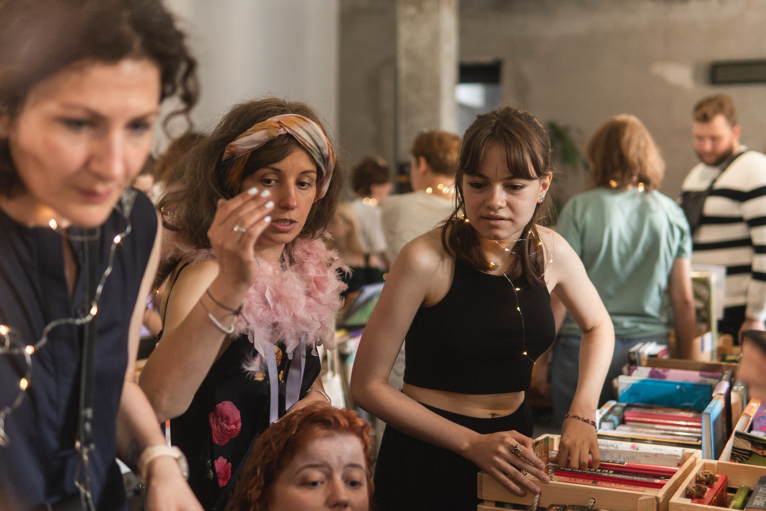 Благотворительный книжный маркет «ФОНАРЬ». Портретный и репортажный фотограф в Воронеже: Анастасия Пузикова