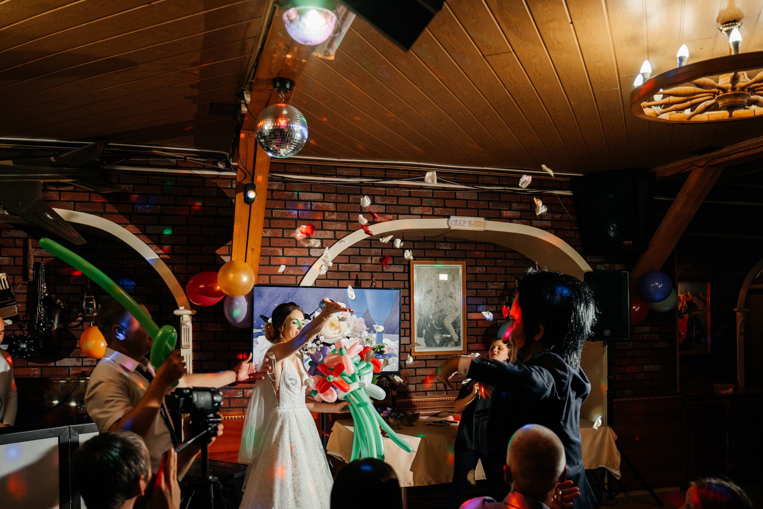 Саша + Ира. Моменты и истории о вас настоящих