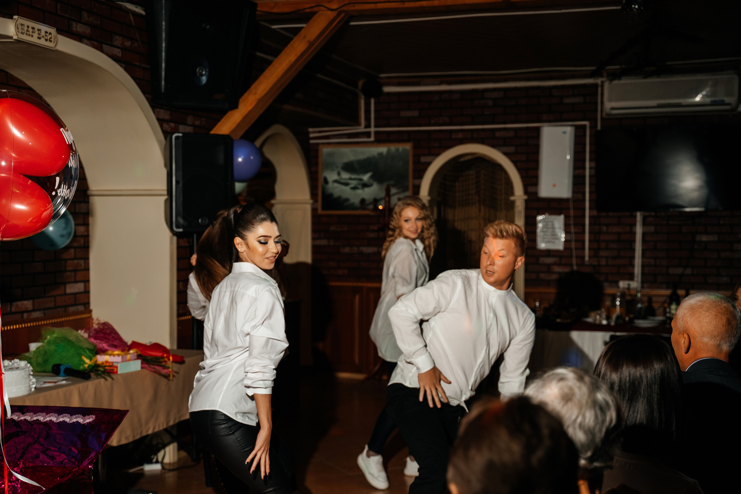 Саша + Ира. Моменты и истории о вас настоящих