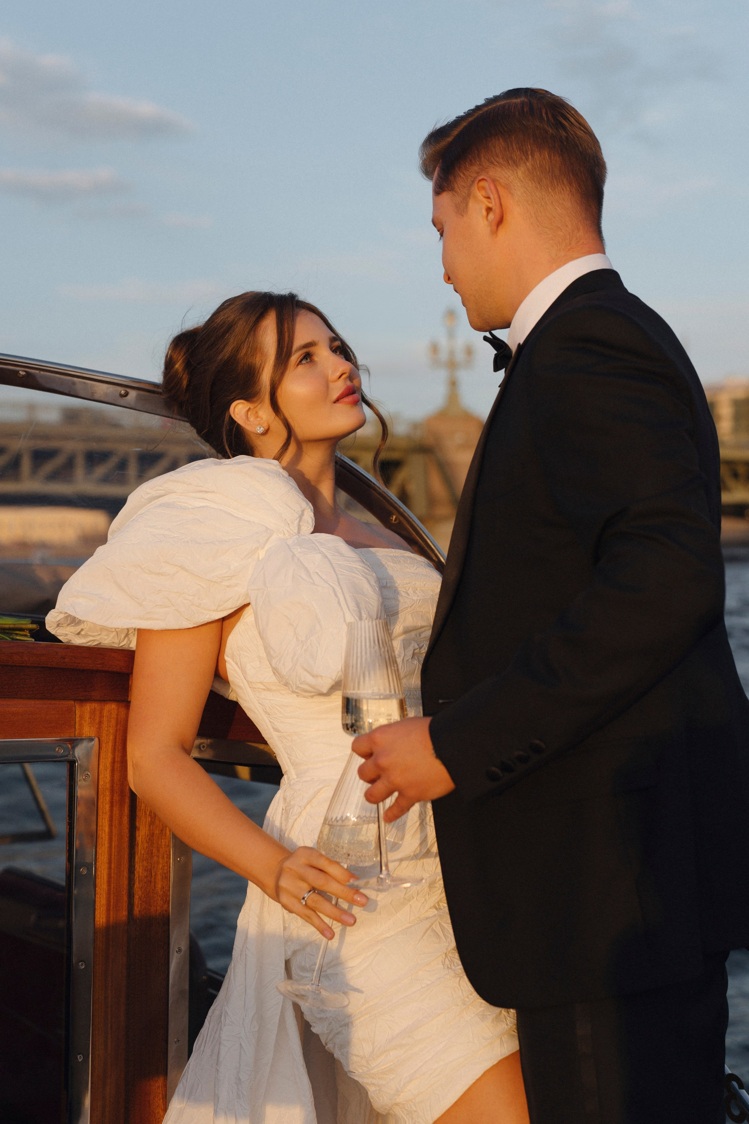 Настя и Лёша. Прогулка по Питеру. Катер. На цифру и плёнку. Свадебный фотограф Катерина Чулкова